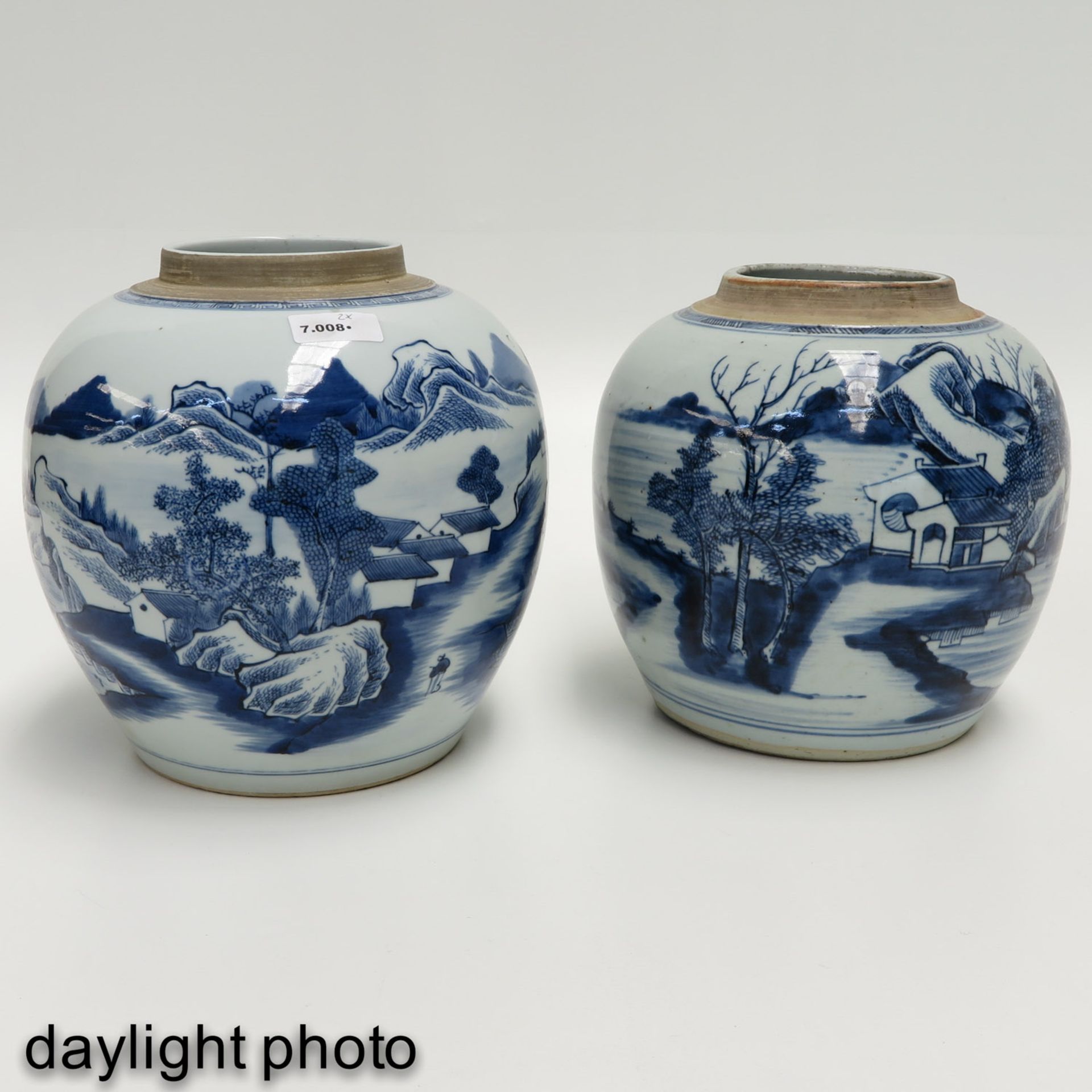 A Pair of Blue and White Ginger Jars - Bild 7 aus 10