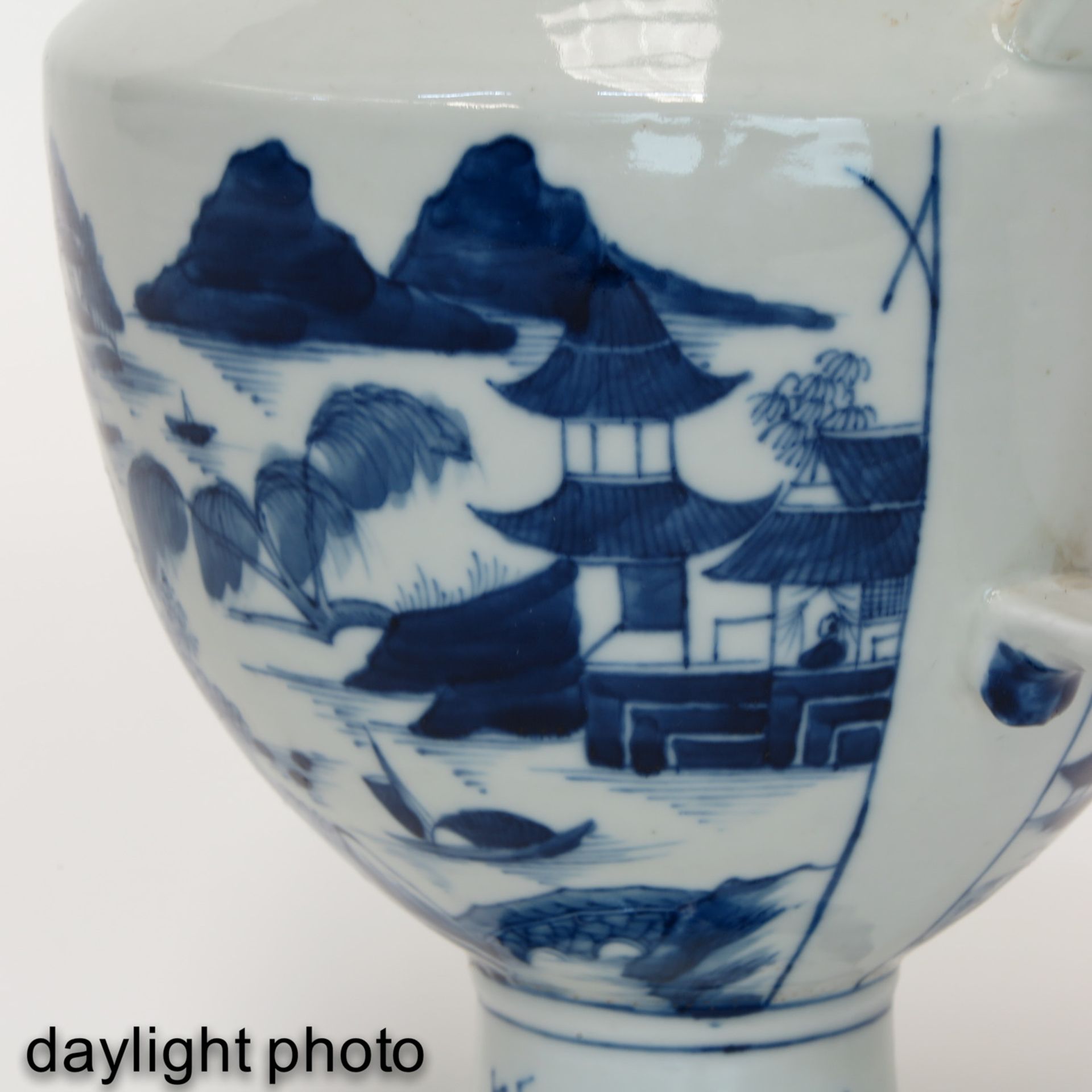 A BLue and White Teapot - Image 10 of 10