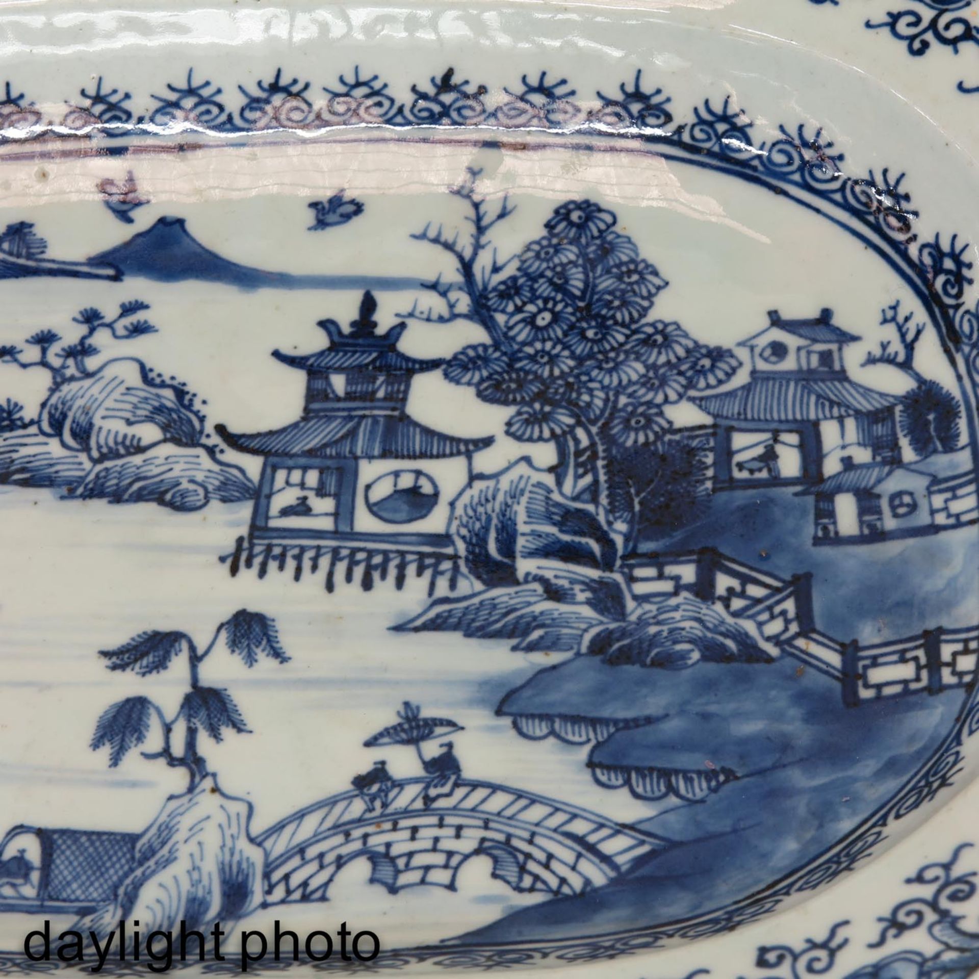 A Blue and White Serving Dish - Image 7 of 7