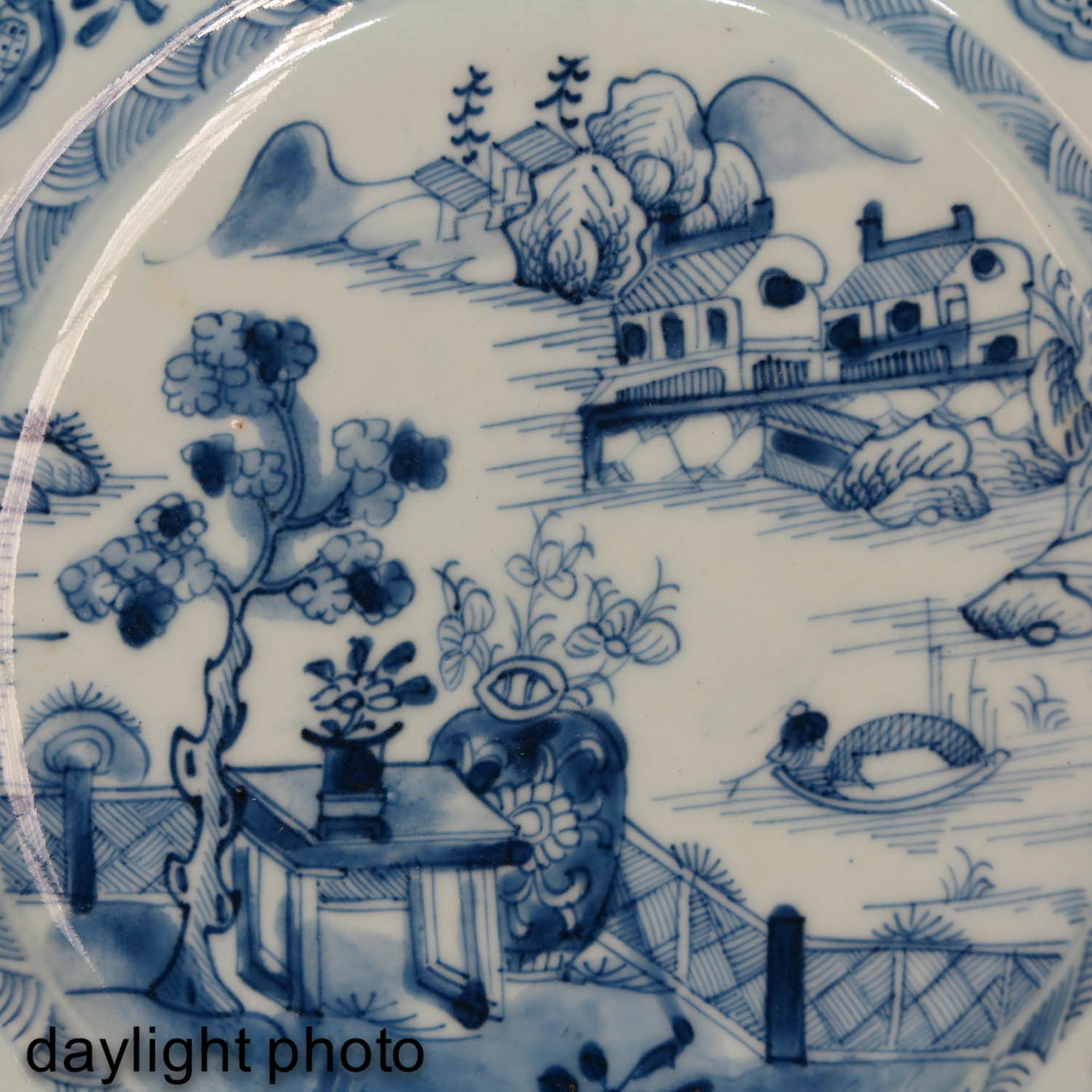 A Diverse Collection of 5 Plates - Image 10 of 10