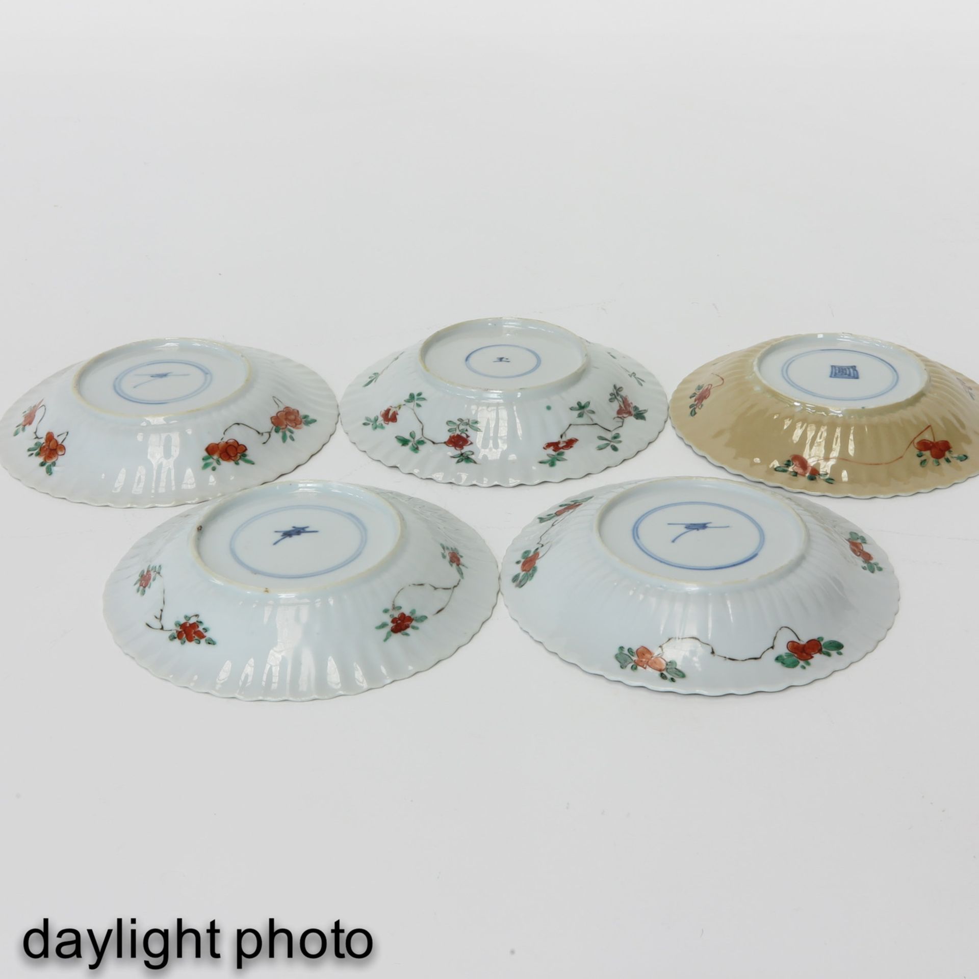 A Collection of 5 Polycrhome Plates - Image 8 of 10