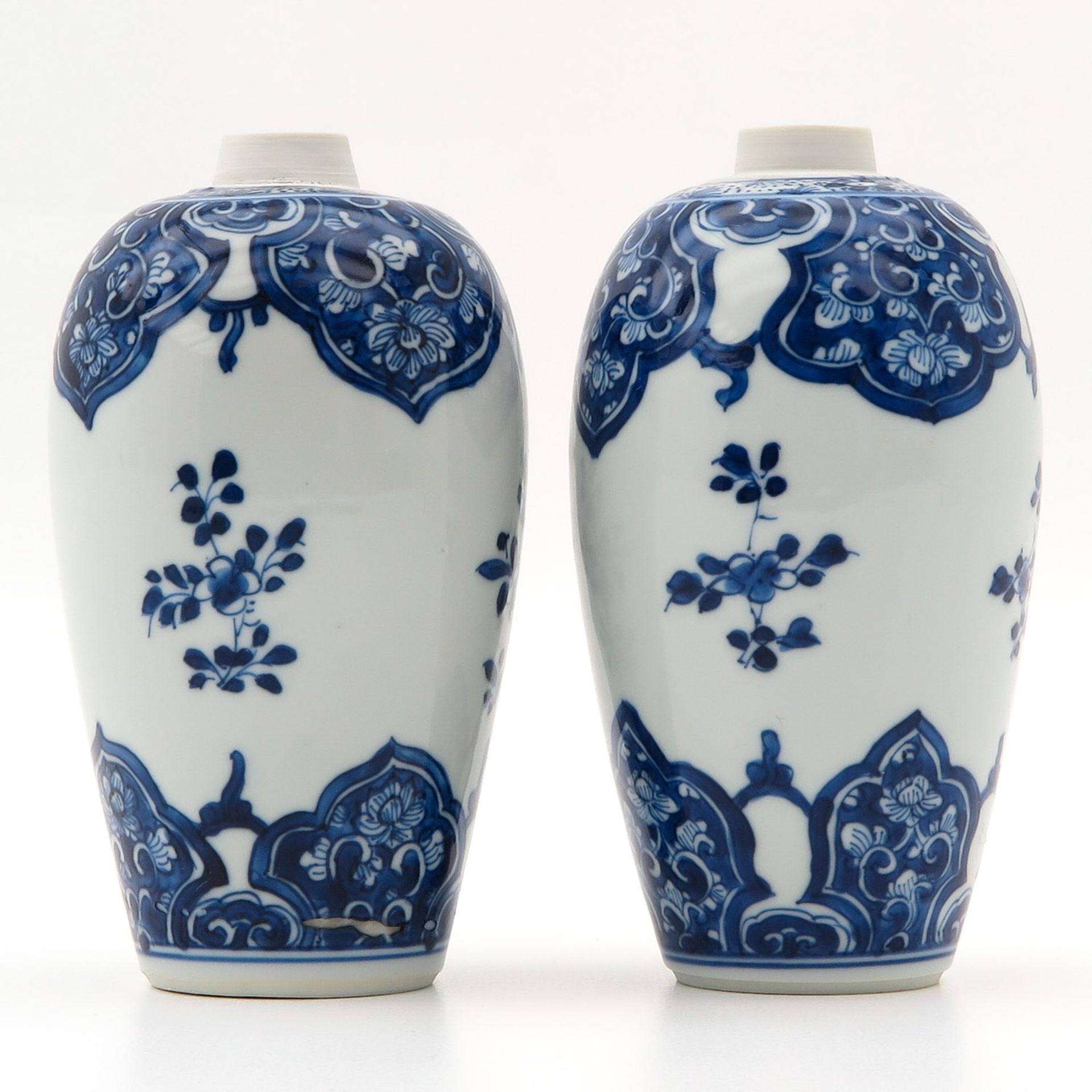 2 Blue and White Vases - Image 2 of 9