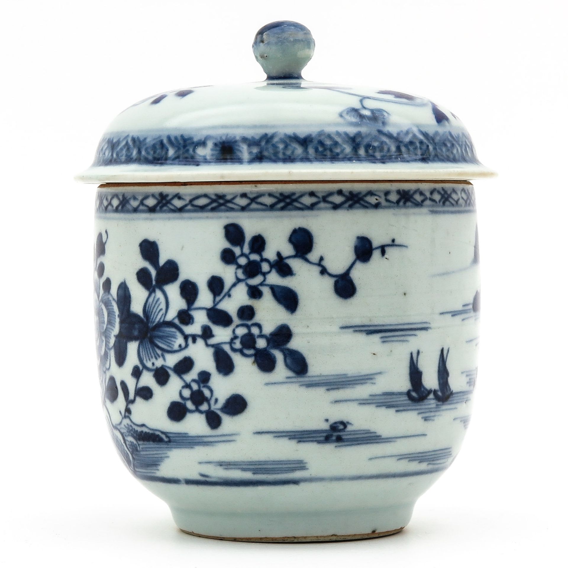 A Blue and White Covered Jar - Image 4 of 10