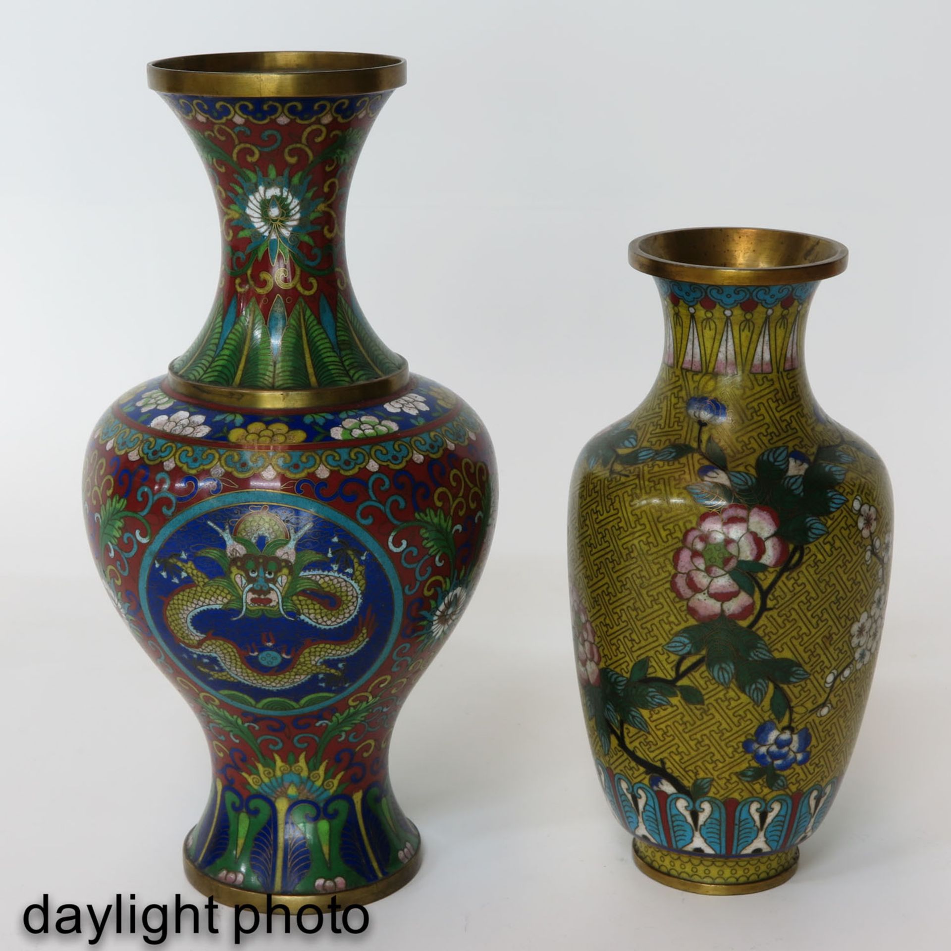 A Lot of 2 Cloisonne Vases - Image 7 of 9