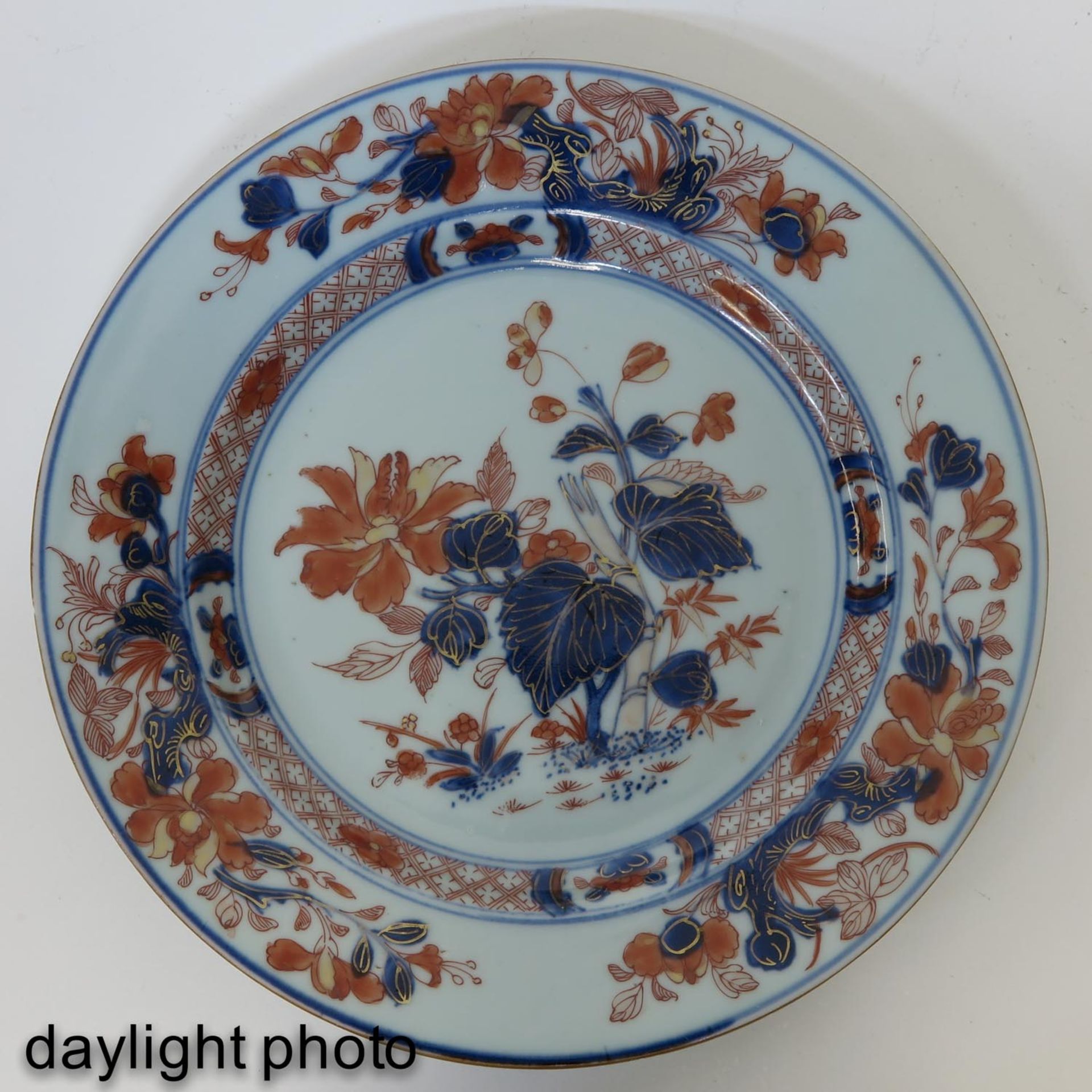 A Collection of 4 Plates - Image 9 of 10