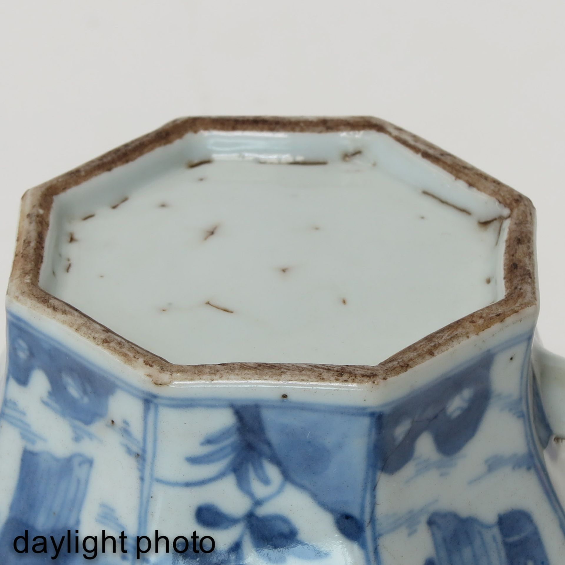 A Blue and White Teapot - Image 8 of 9