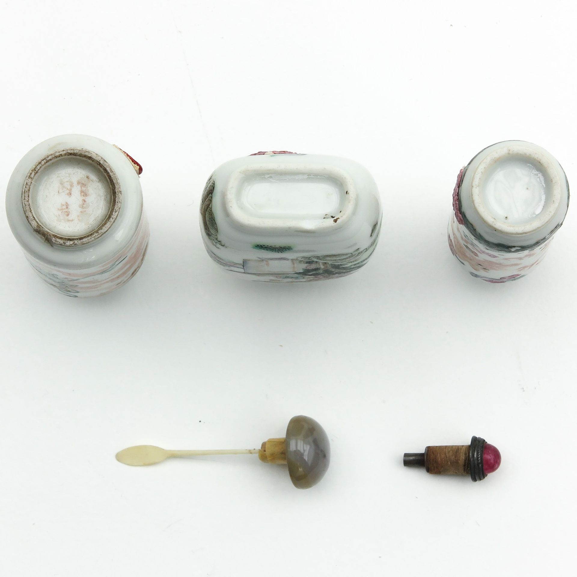 A Collection of Snuff Bottles - Image 6 of 9