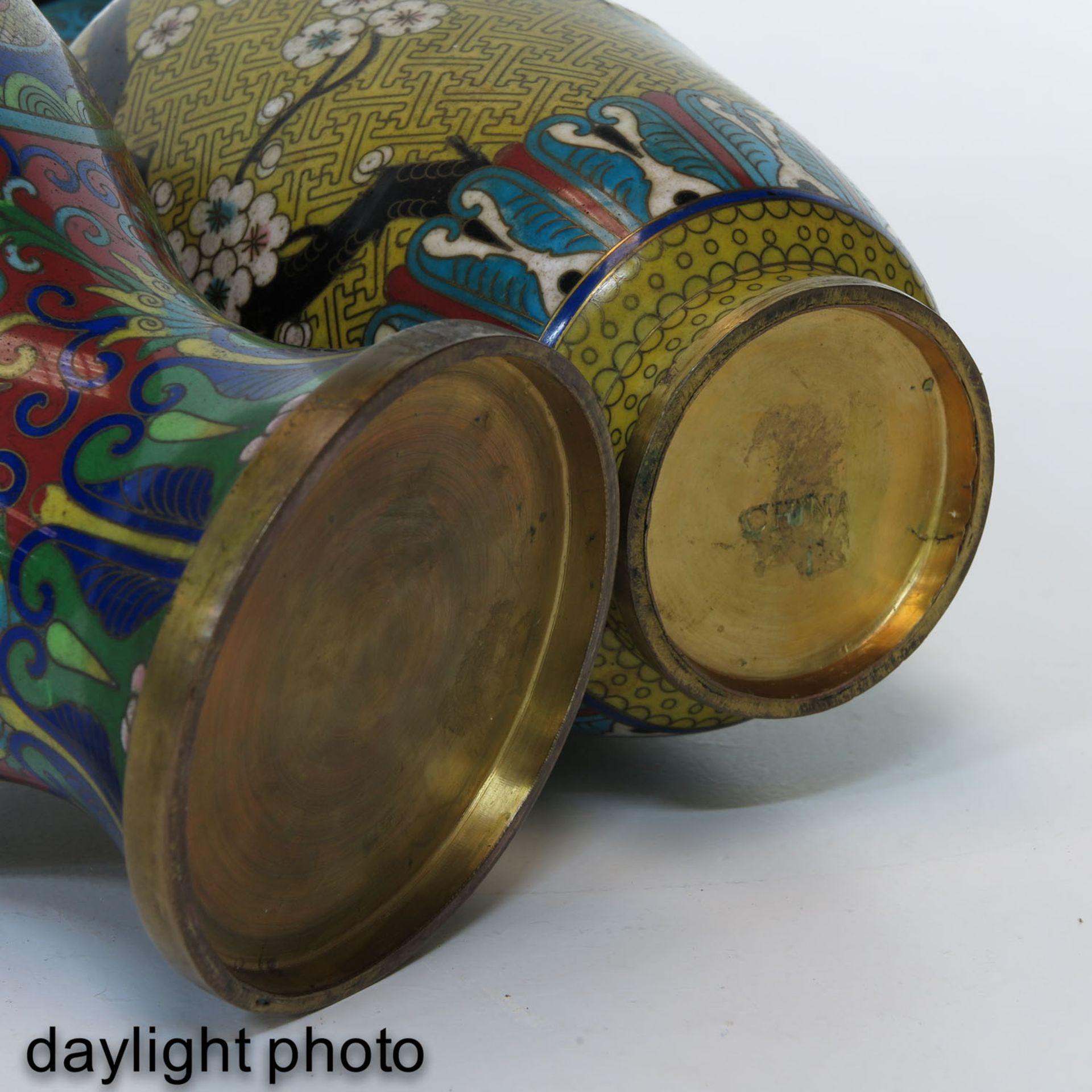 A Lot of 2 Cloisonne Vases - Image 8 of 9