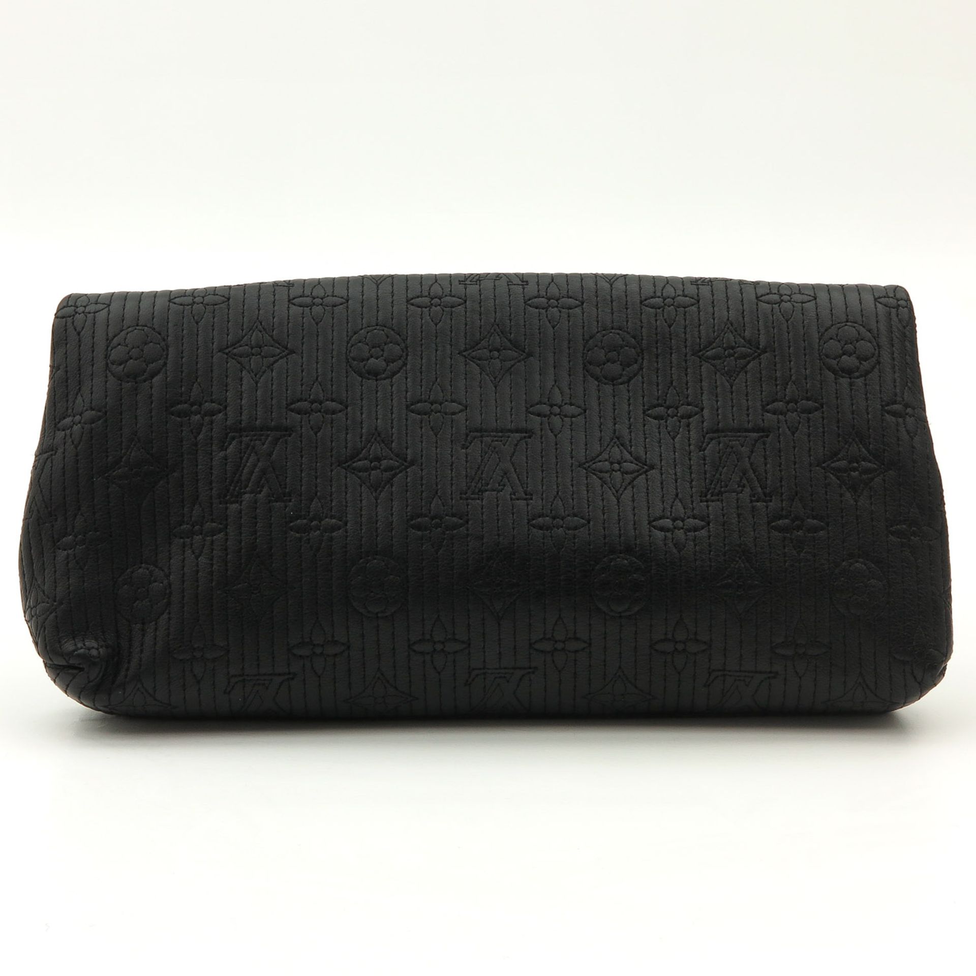 A Louis Vuitton Limited Edition Clutch - Image 3 of 7