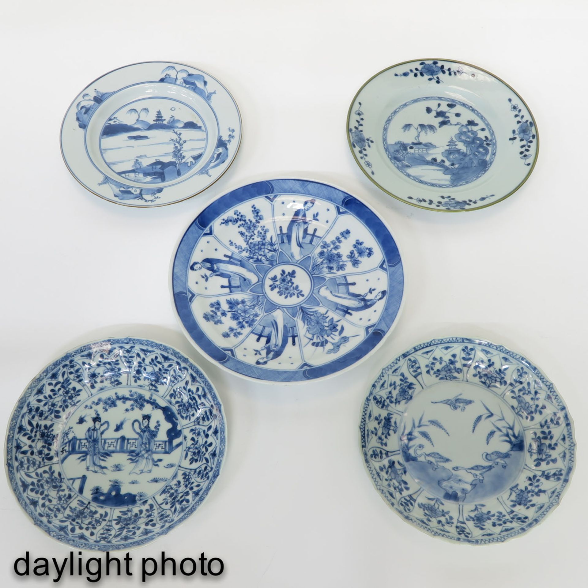 A Collection of 5 Plates - Image 7 of 10