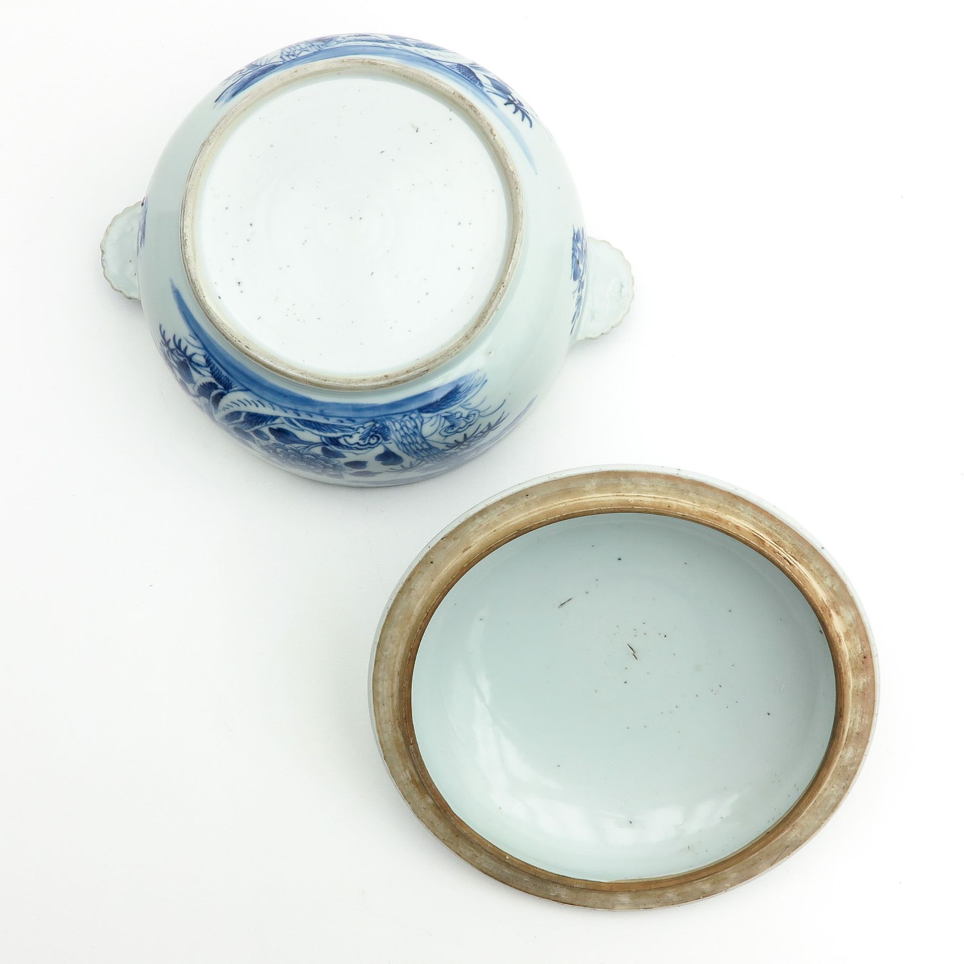 A Blue and White Serving Bowl with Cover - Bild 6 aus 9
