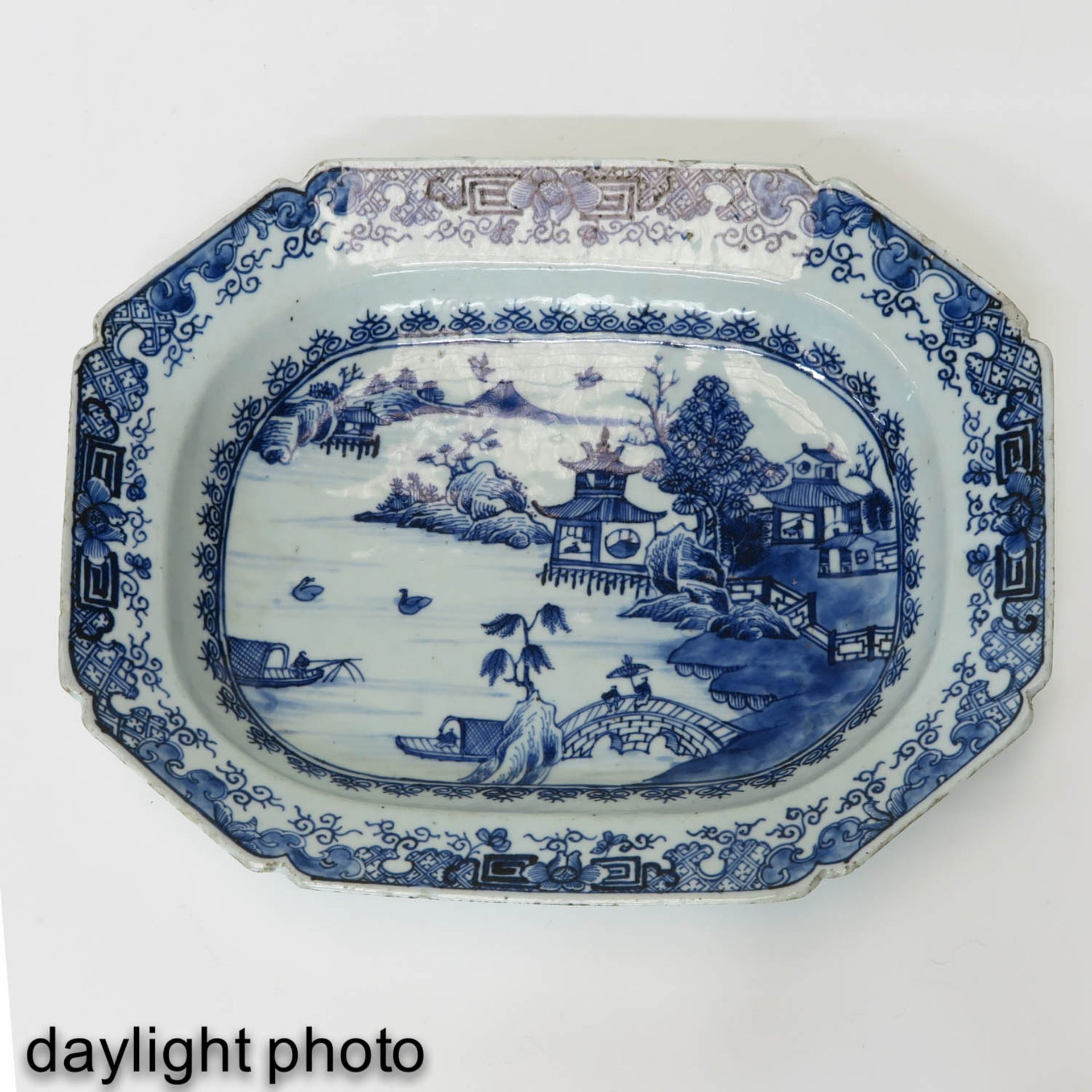 A Blue and White Serving Dish - Image 5 of 7