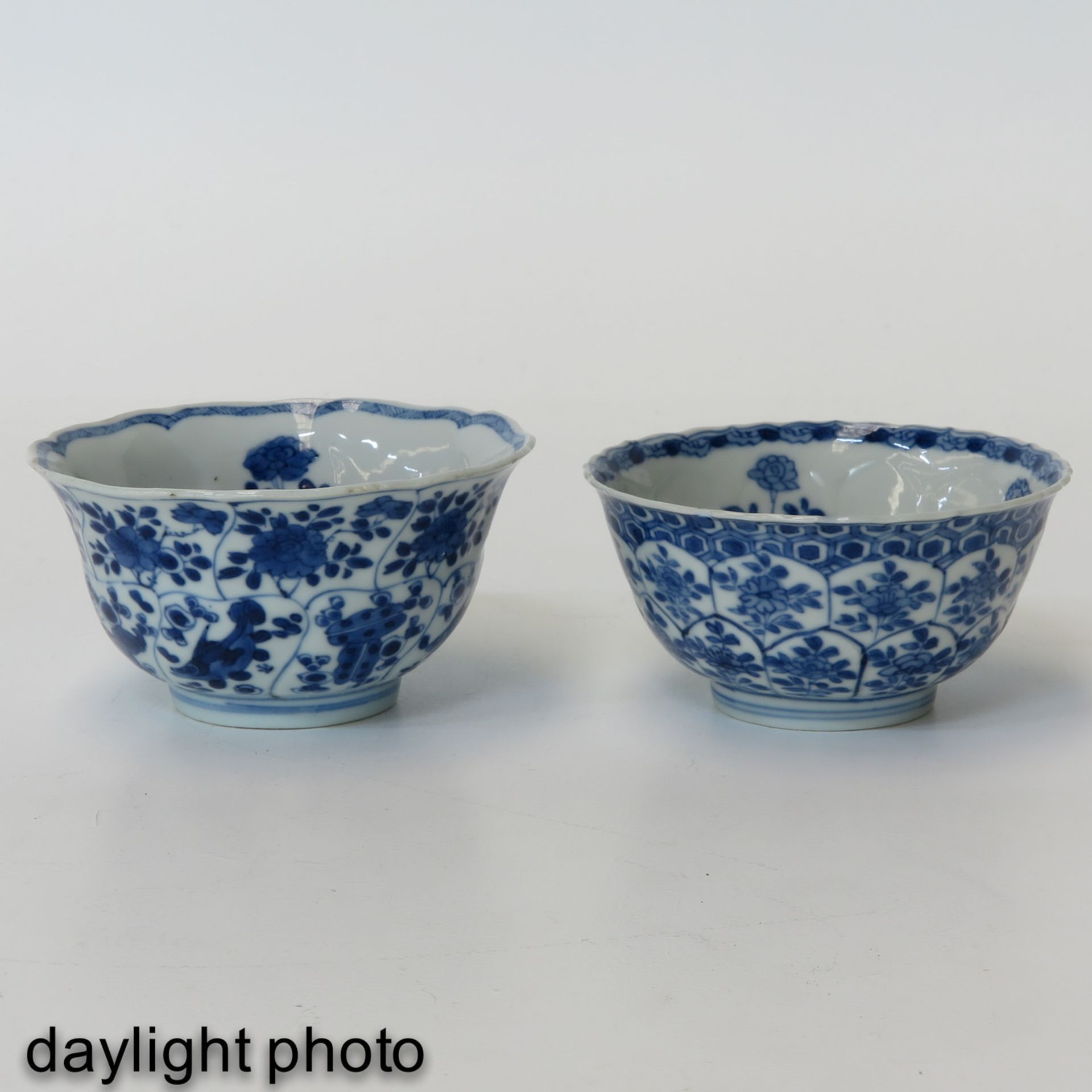 A Pair of Blue and White Bowls - Bild 7 aus 9