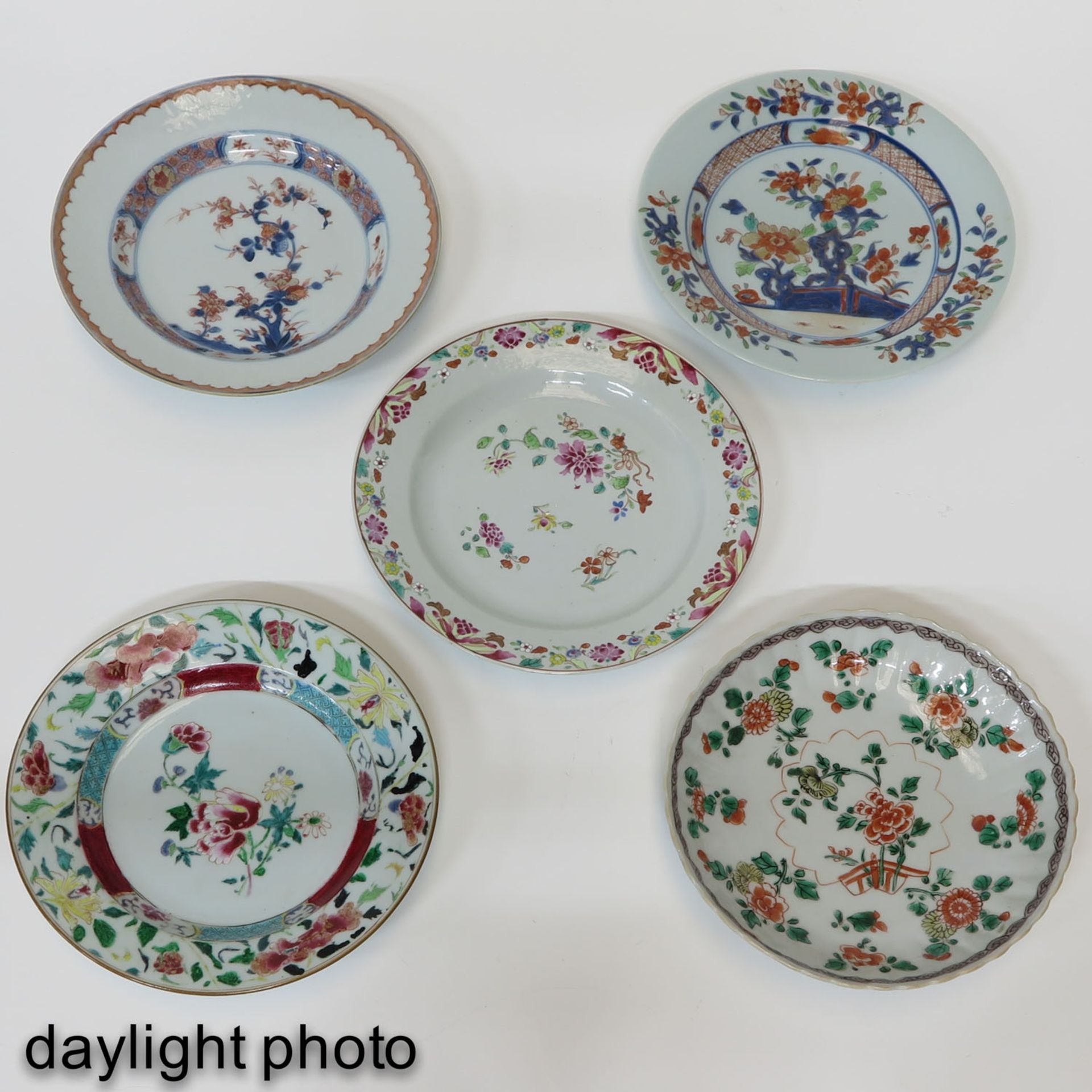 A Collection of 5 Plates - Image 7 of 10