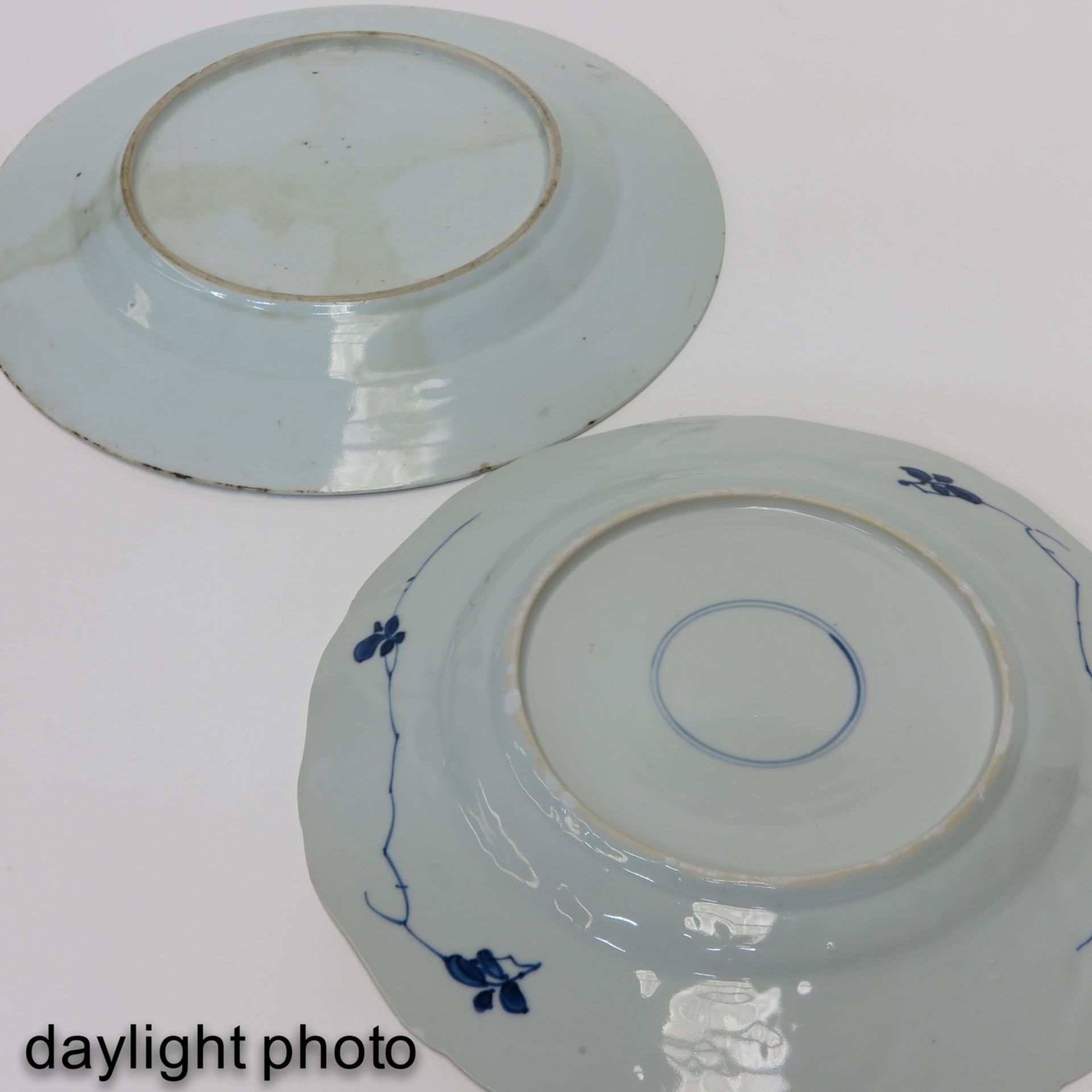 A Lot of 2 Blue and White Plates - Image 8 of 10