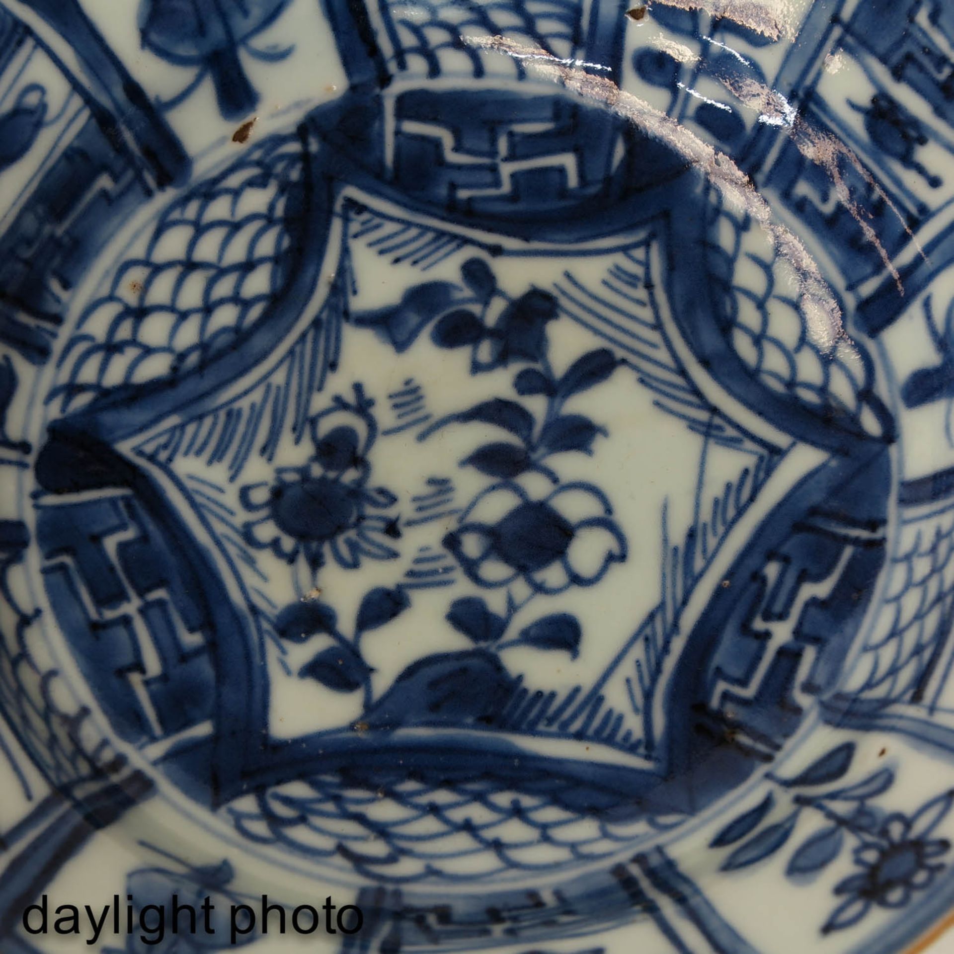 A Pair of Small Blue and White Plates - Image 9 of 9