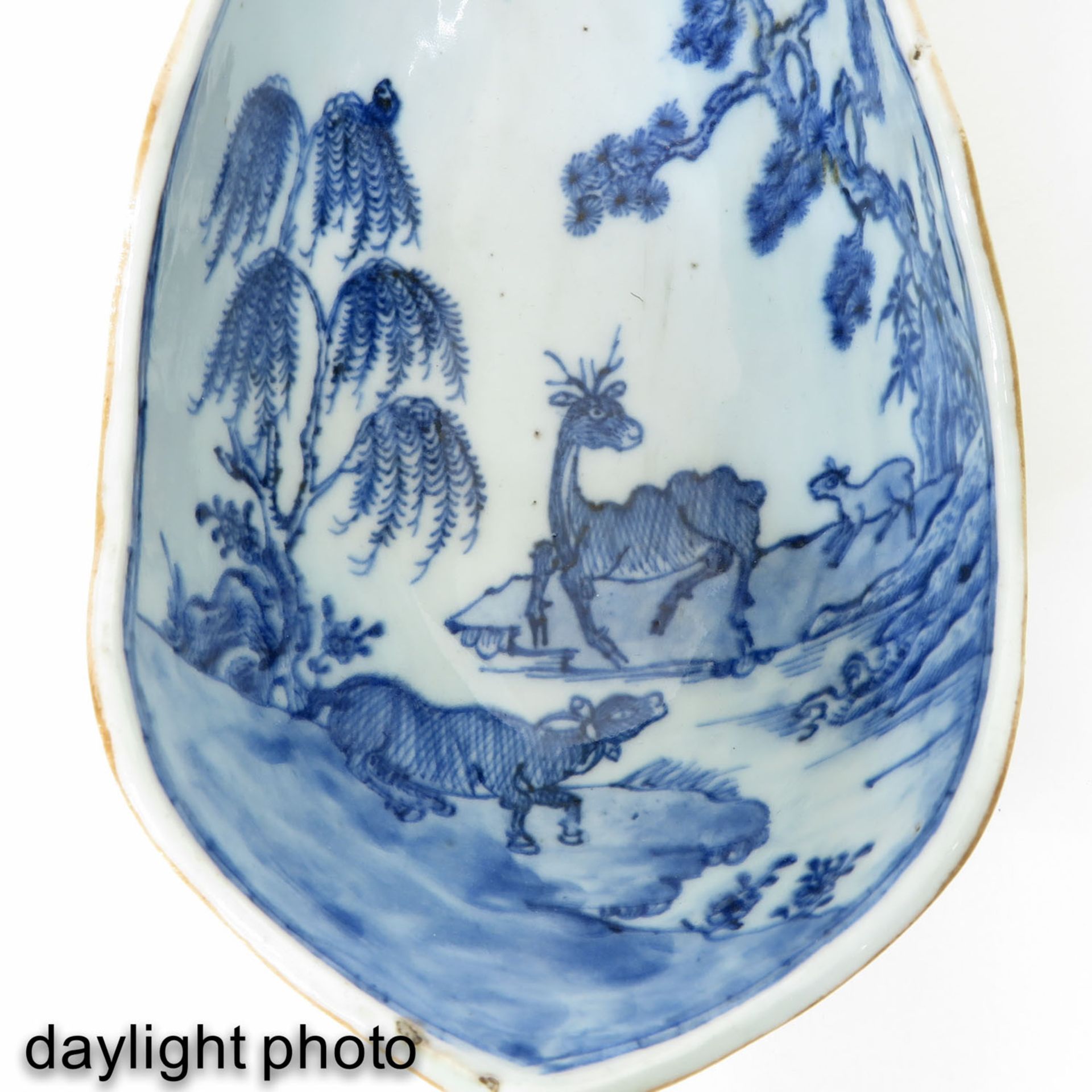 A Pair of Blue and White Gravy Boats - Image 9 of 9