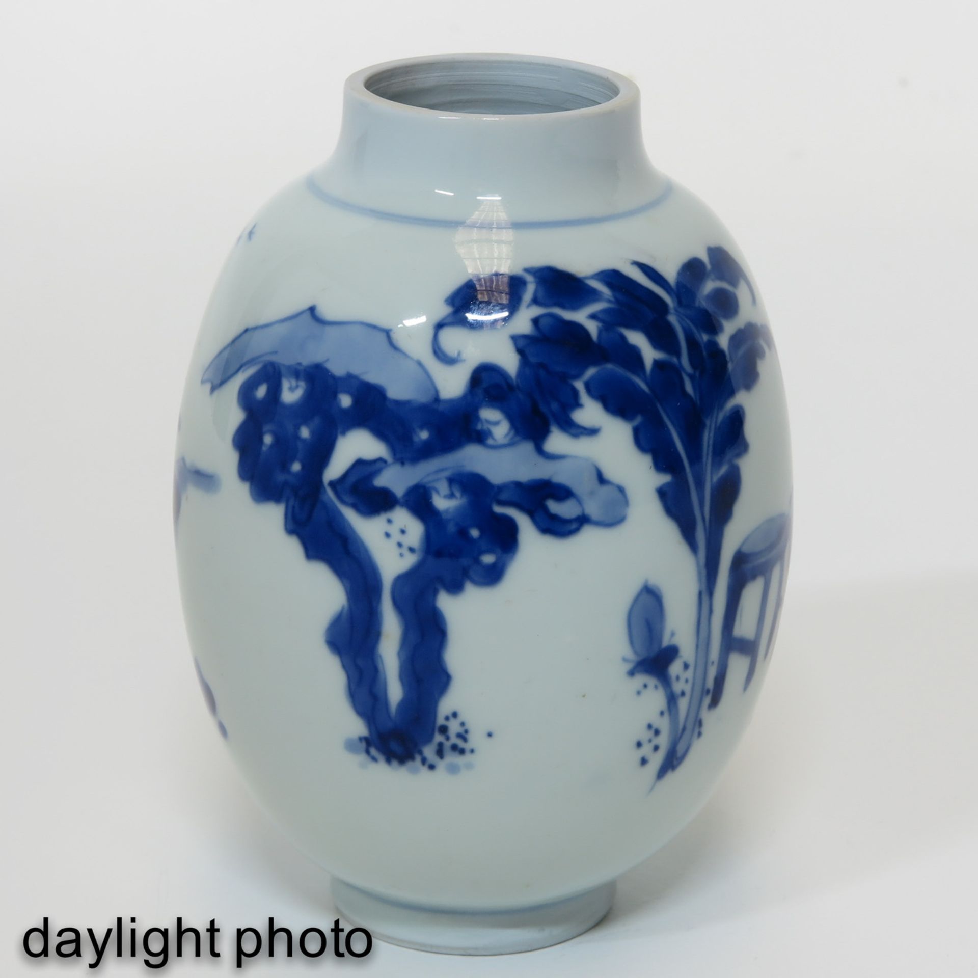 A Blue and White Tea Box - Image 7 of 10