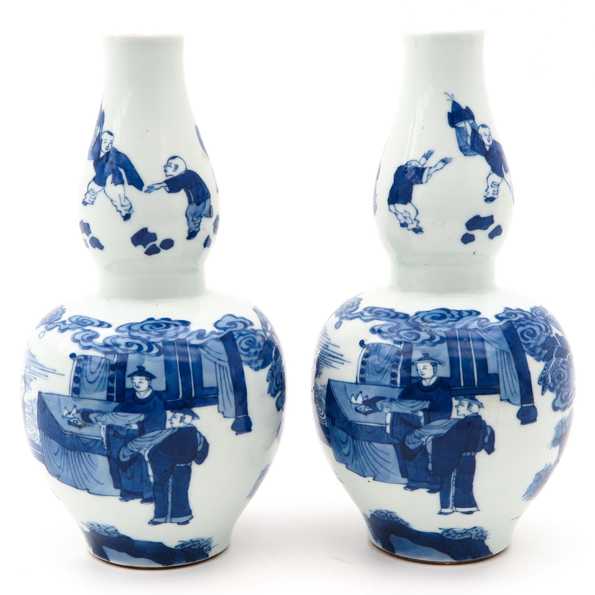 A Pair of Blue and White Gourd Vases - Image 2 of 10