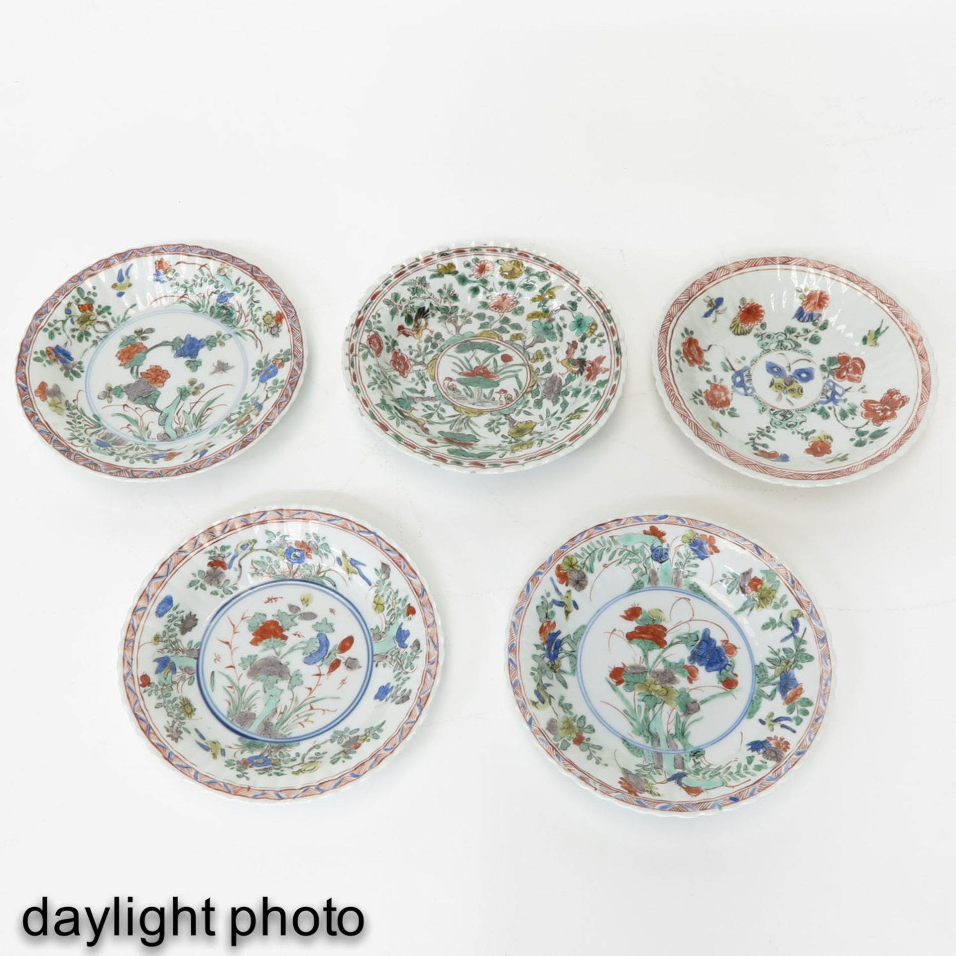 A Collection of 5 Polycrhome Plates - Image 7 of 10