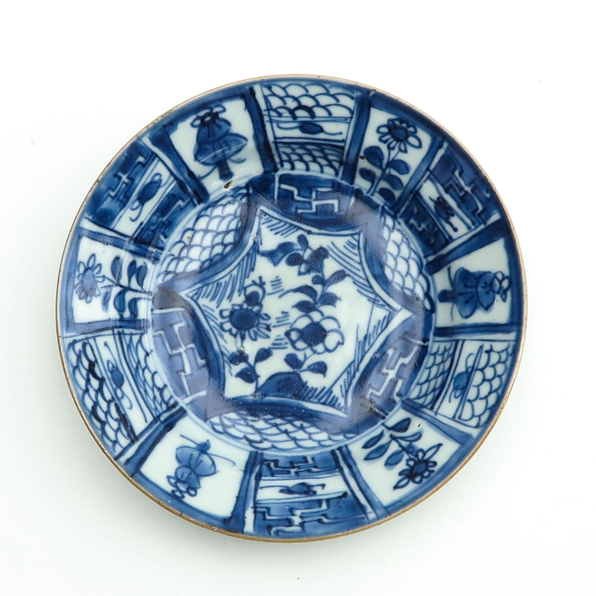 A Pair of Small Blue and White Plates - Image 3 of 9