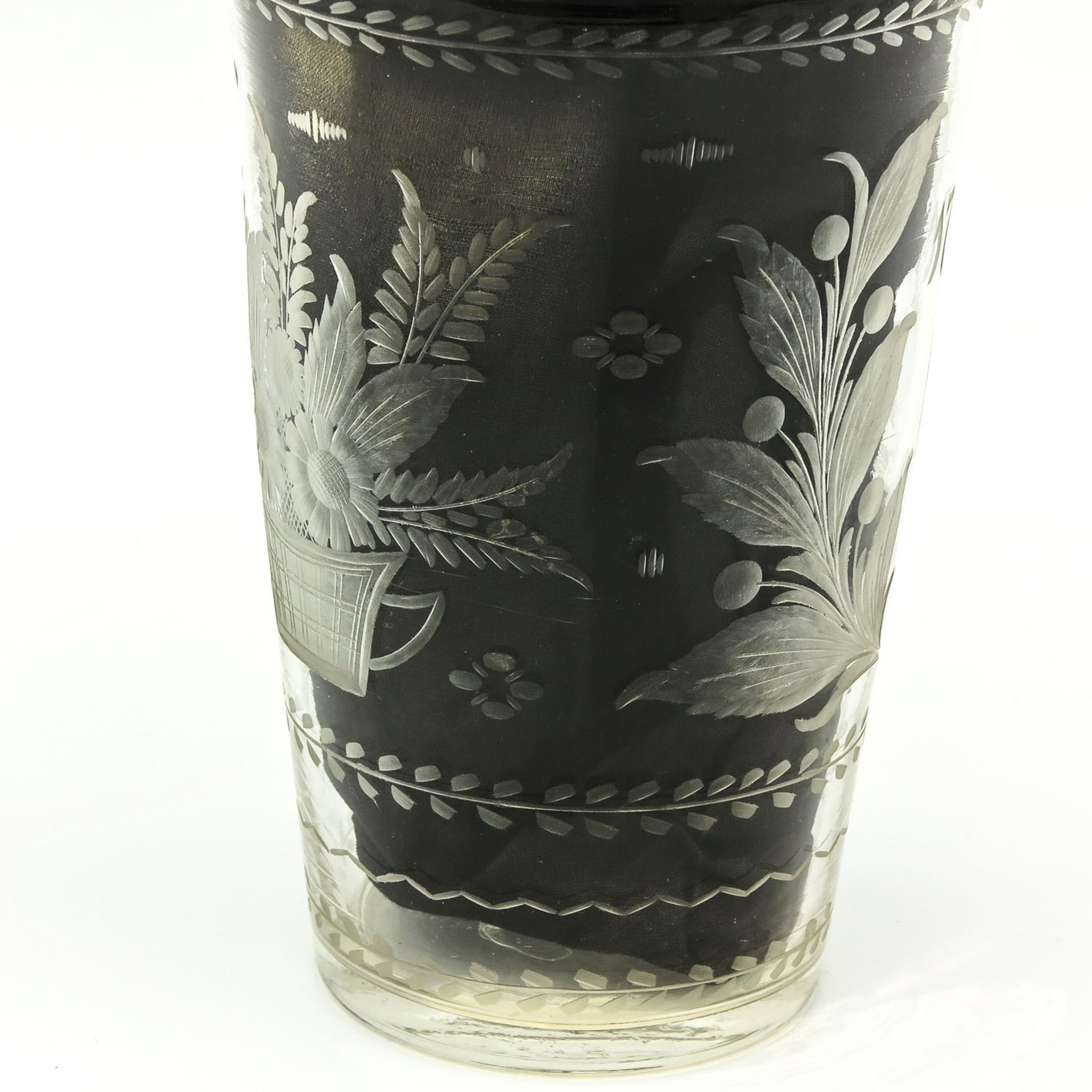 A Engraved Grape Washing Glass - Image 5 of 6