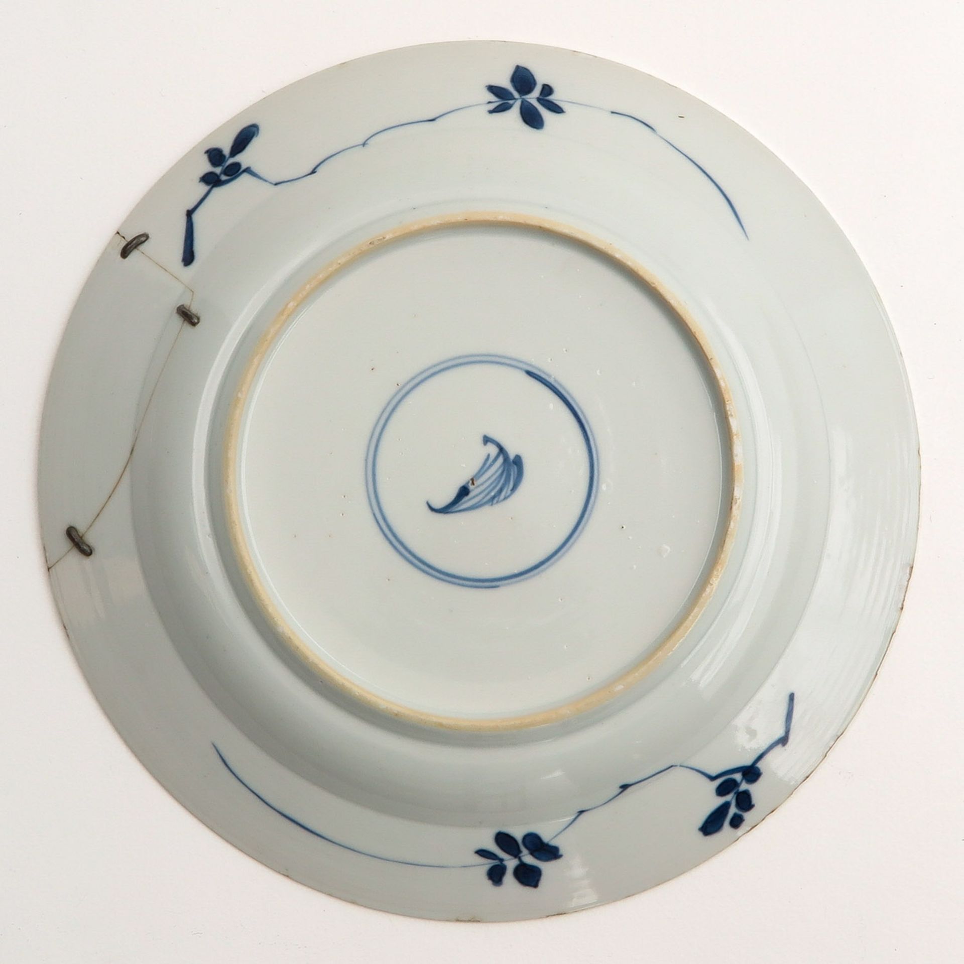 A Lot of 2 Blue and White Plates - Image 4 of 10