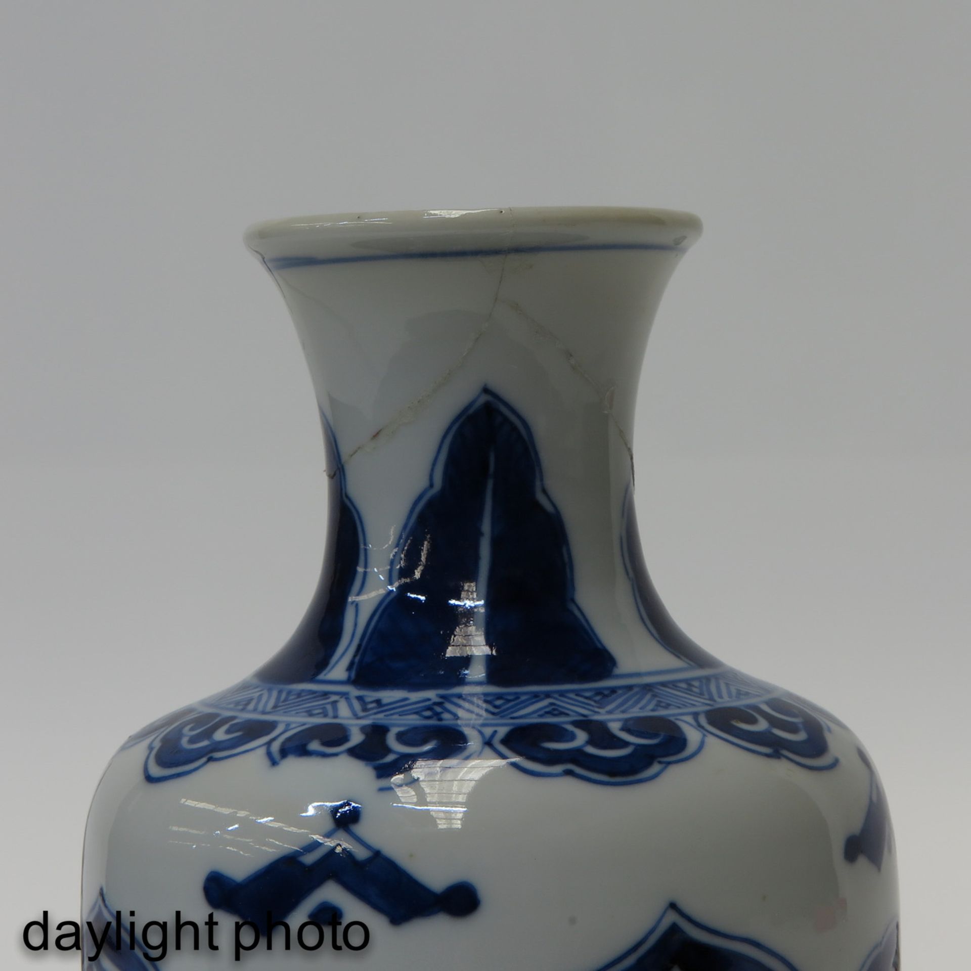 A Collection of 3 Vases - Image 9 of 10