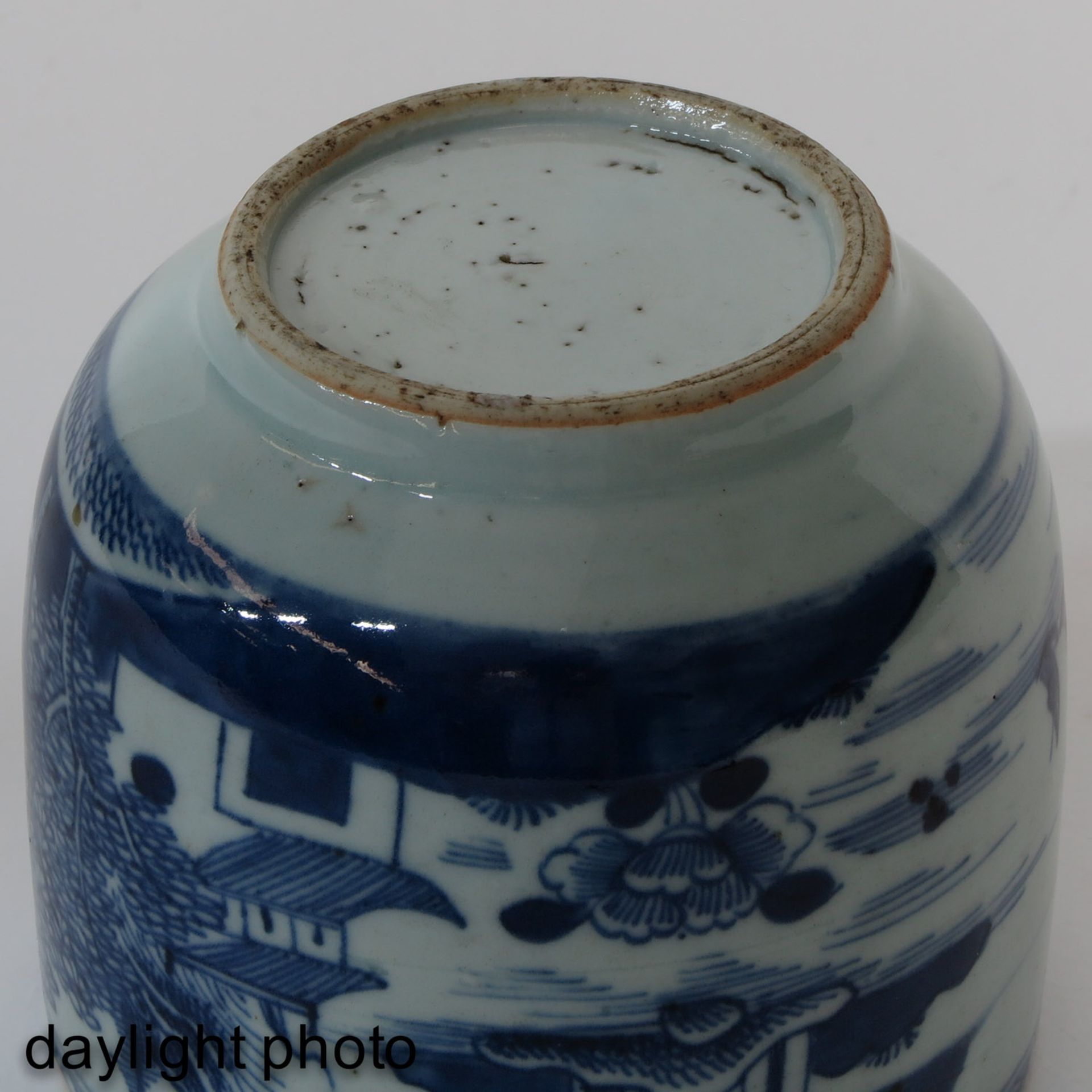 A Blue and White Covered Jar - Image 8 of 10