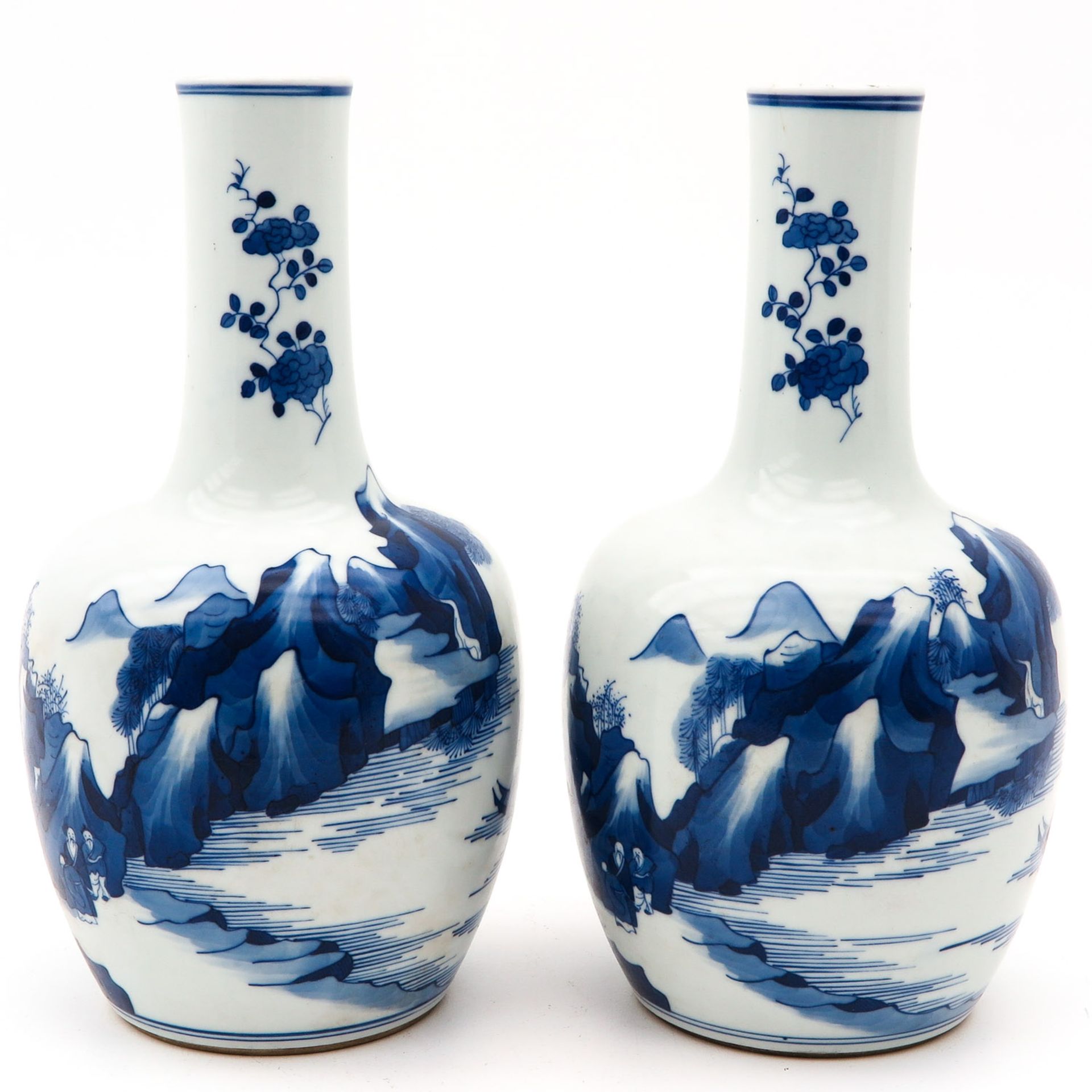 A Pair of Blue and White Vases - Image 3 of 10