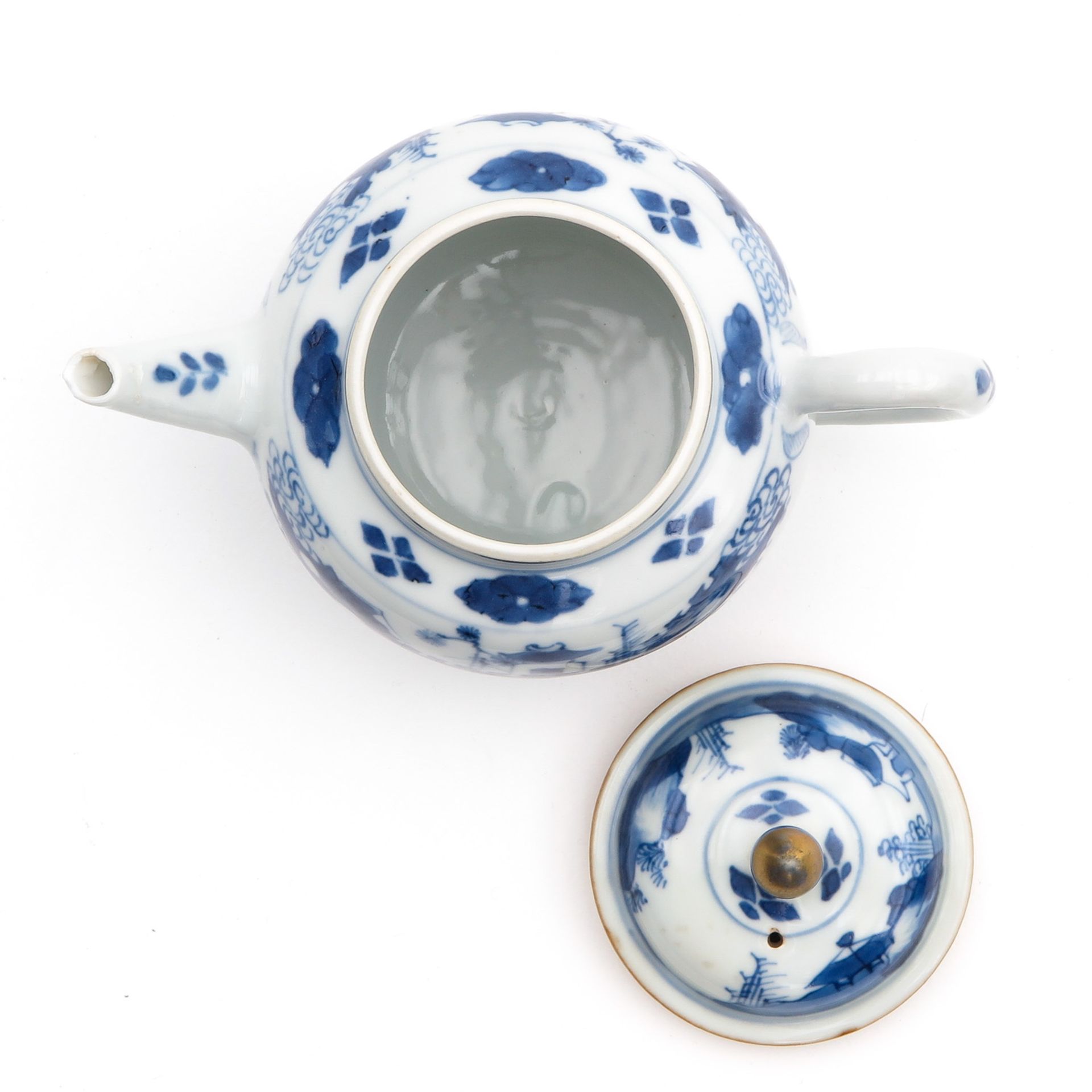 A Blue and White Teapot - Image 5 of 10