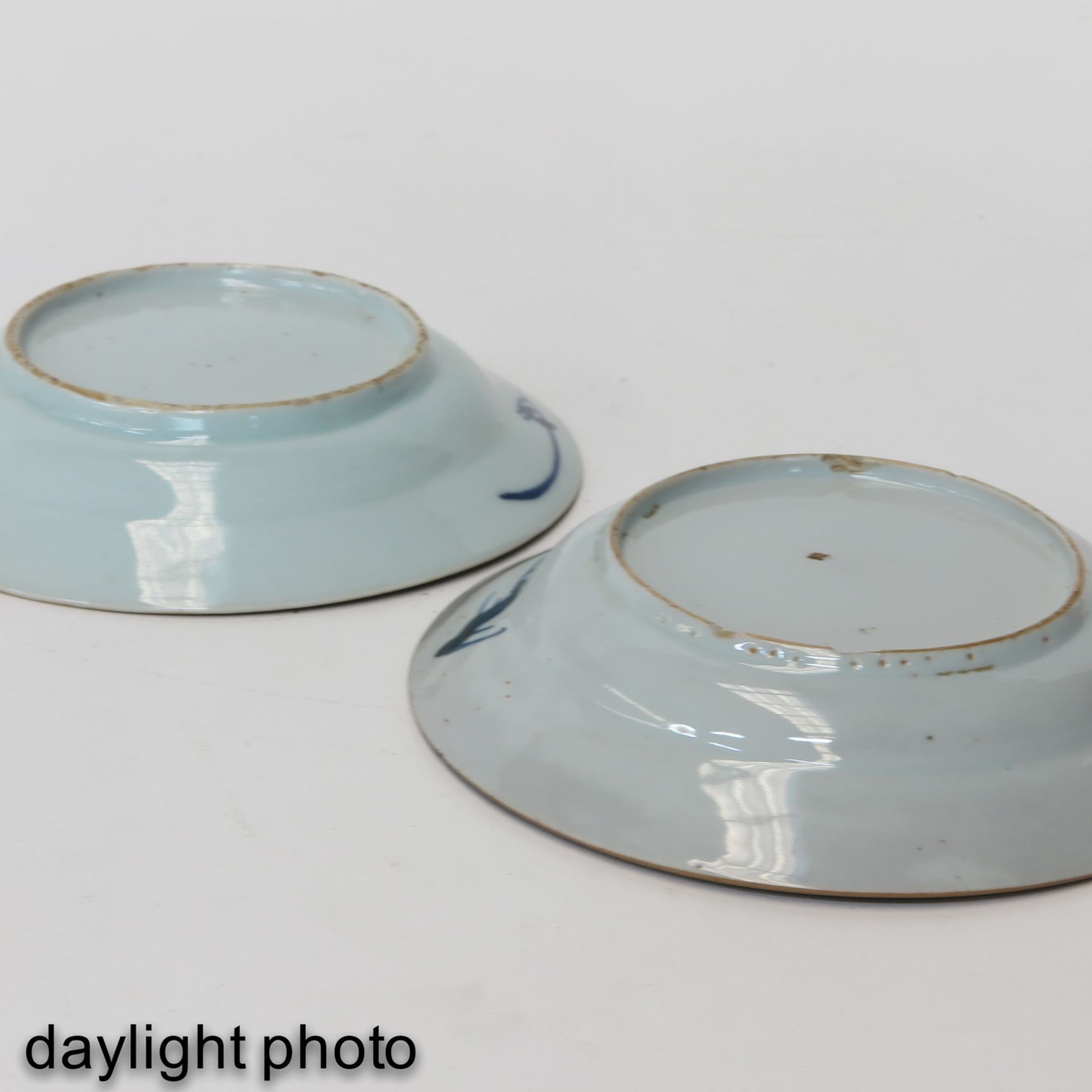 A Pair of Small Blue and White Plates - Image 8 of 9