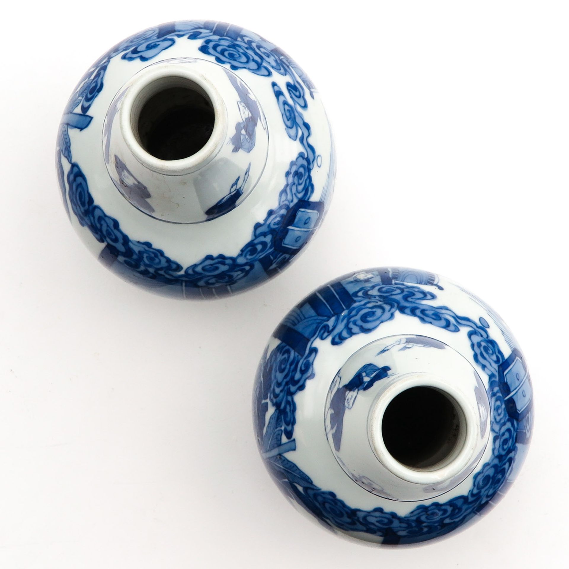 A Pair of Blue and White Gourd Vases - Image 5 of 10
