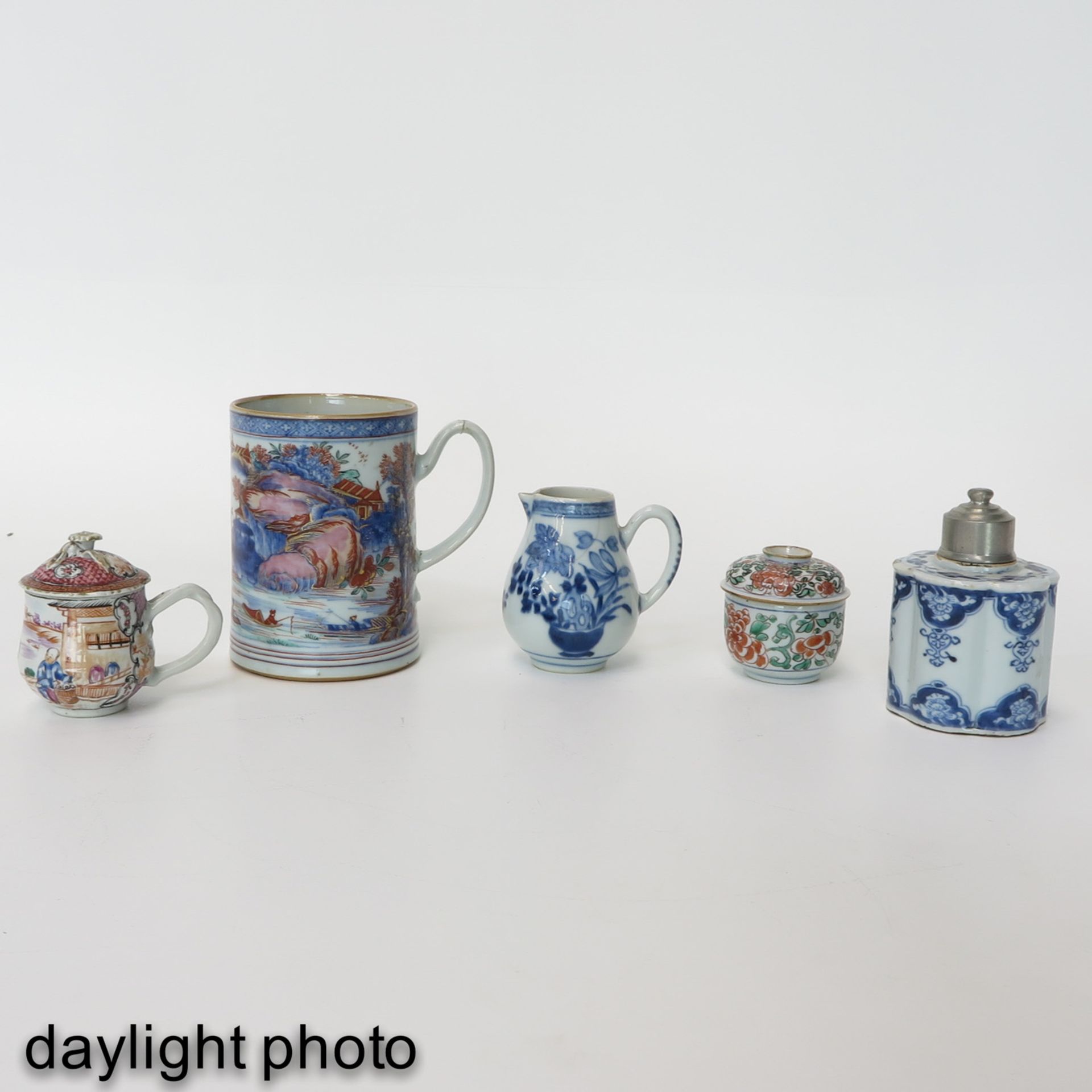 A Diverse Collection of Porcelain - Image 7 of 9