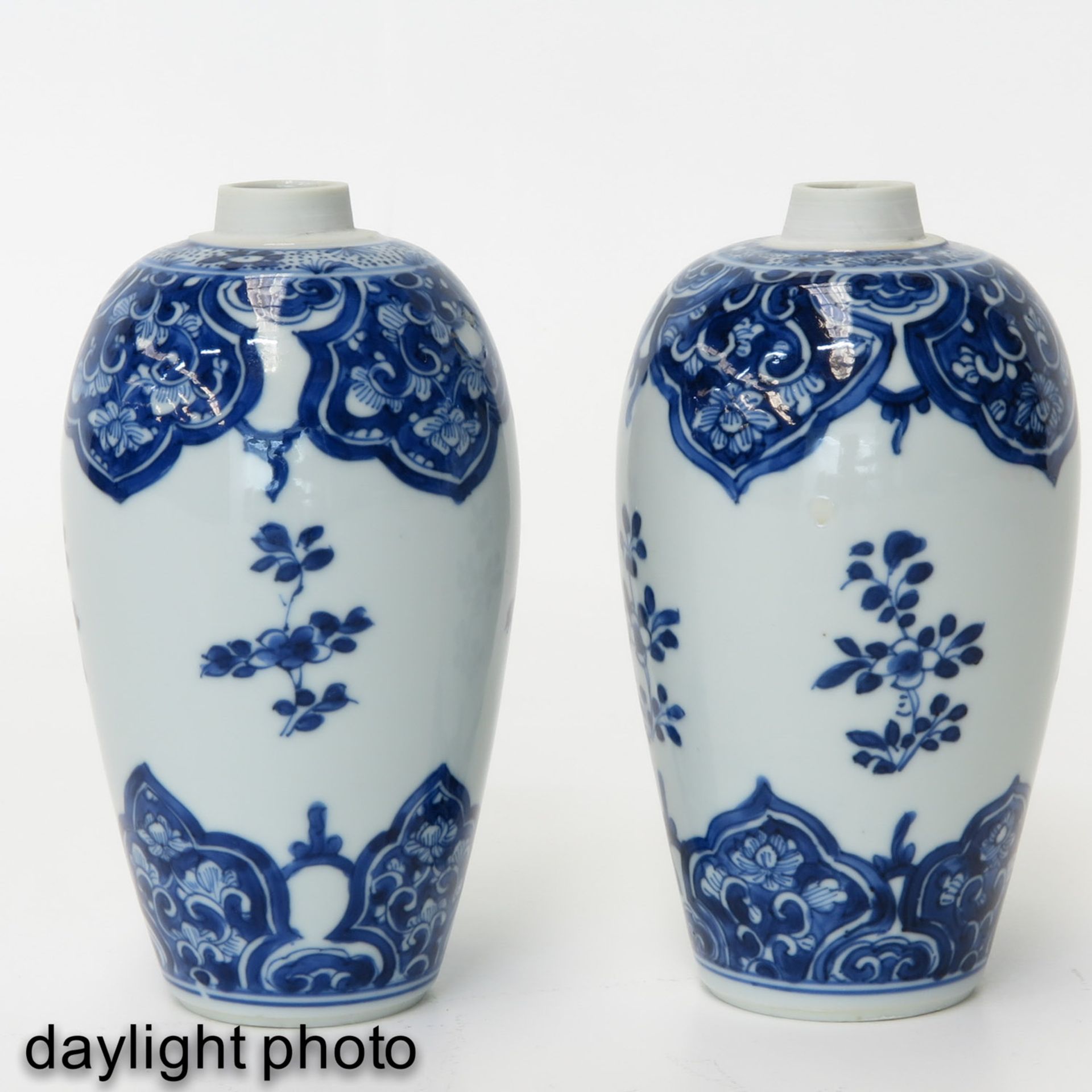 2 Blue and White Vases - Image 7 of 9