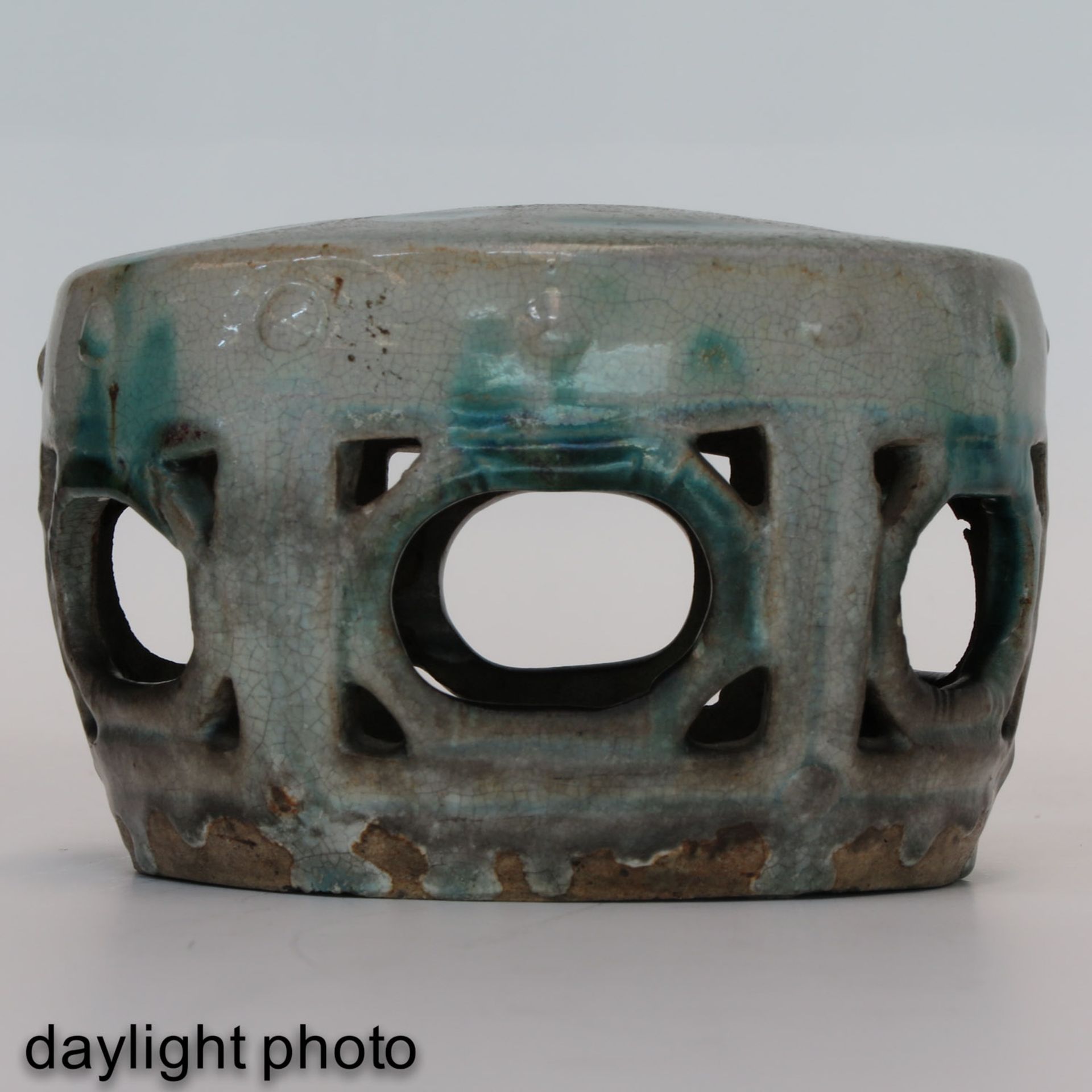 A Chinese Stoneware Vessel and Garden Seat - Bild 9 aus 10