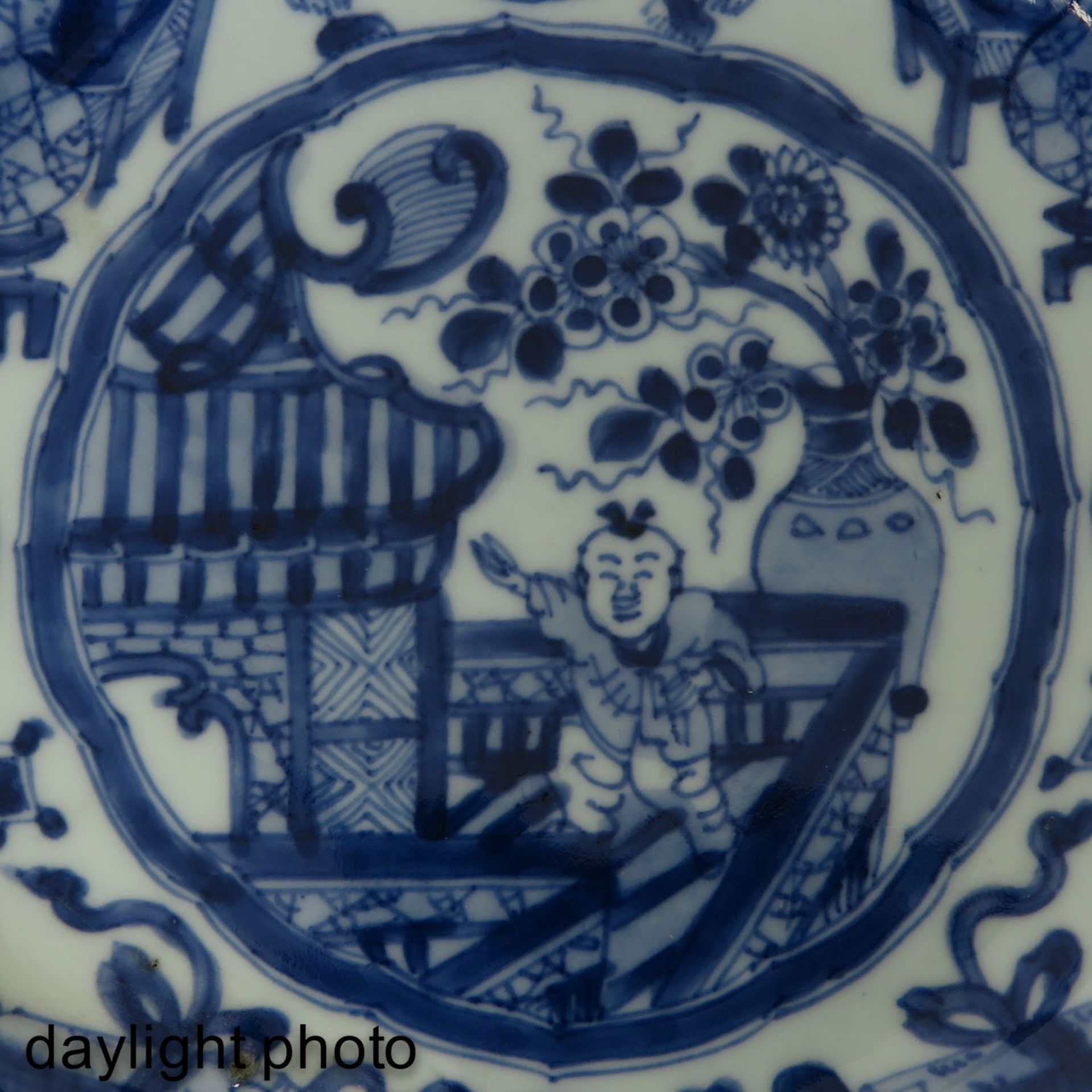 A Pair of Blue and White Plates - Image 10 of 10