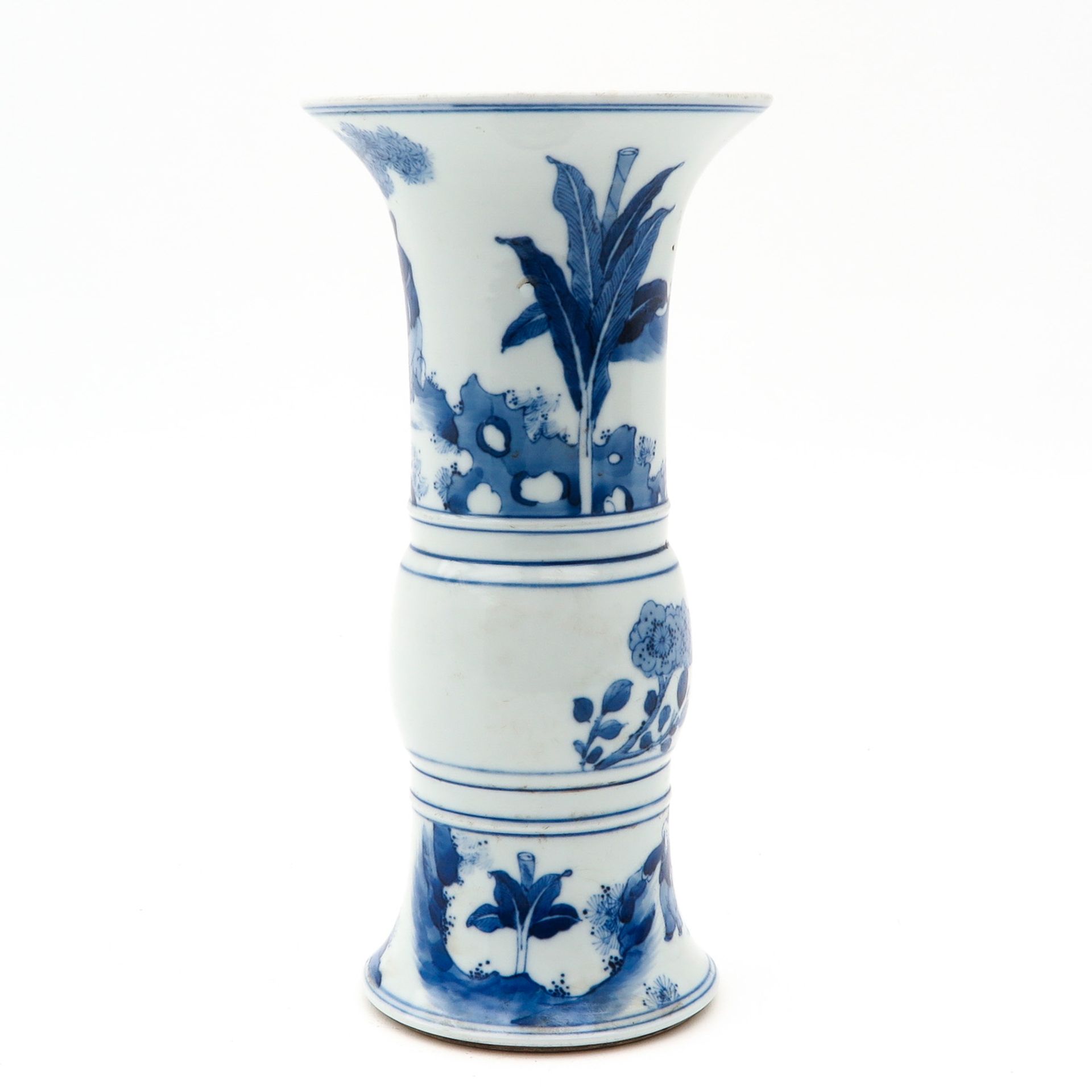 A Blue and White Gu Vase - Image 3 of 10