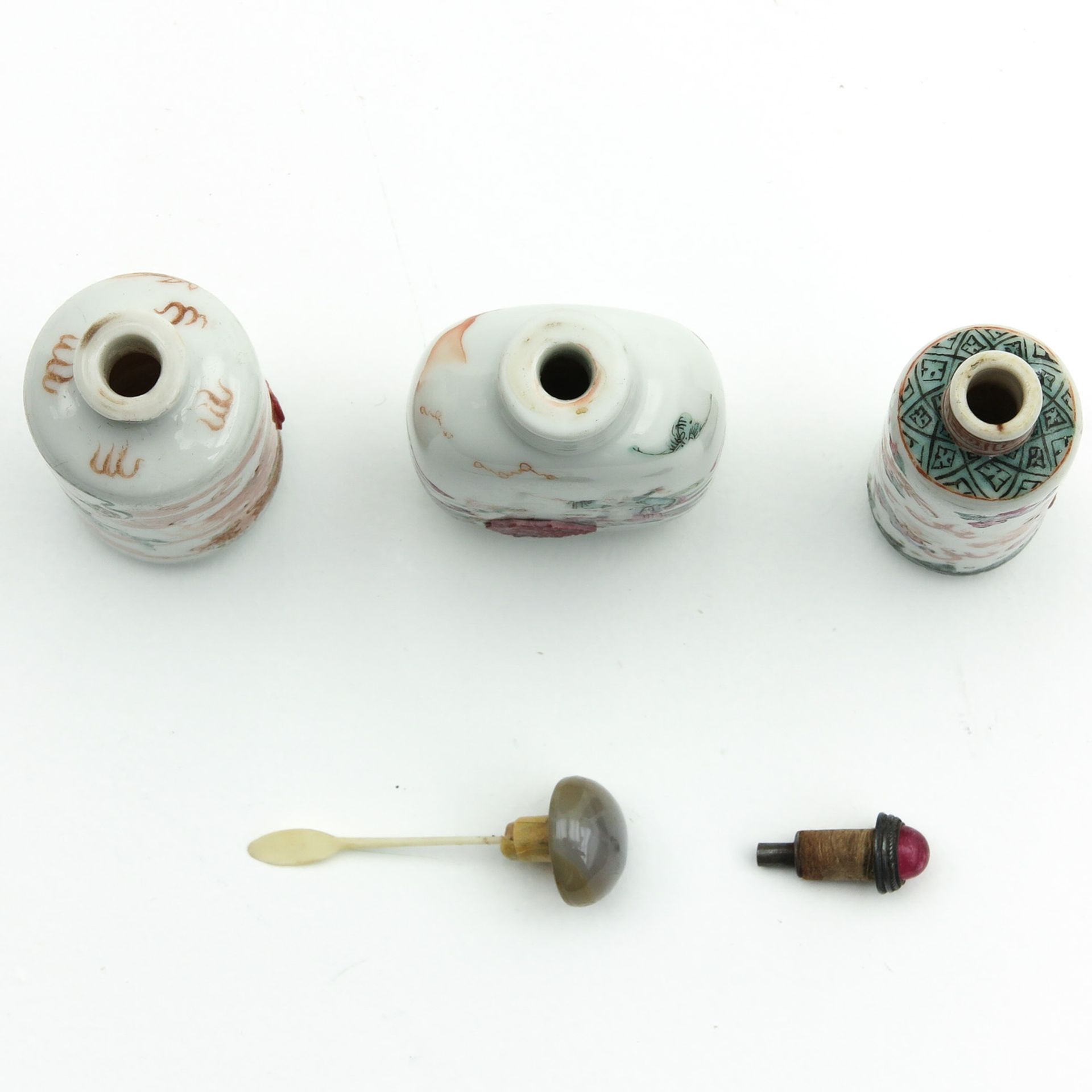 A Collection of Snuff Bottles - Image 5 of 9