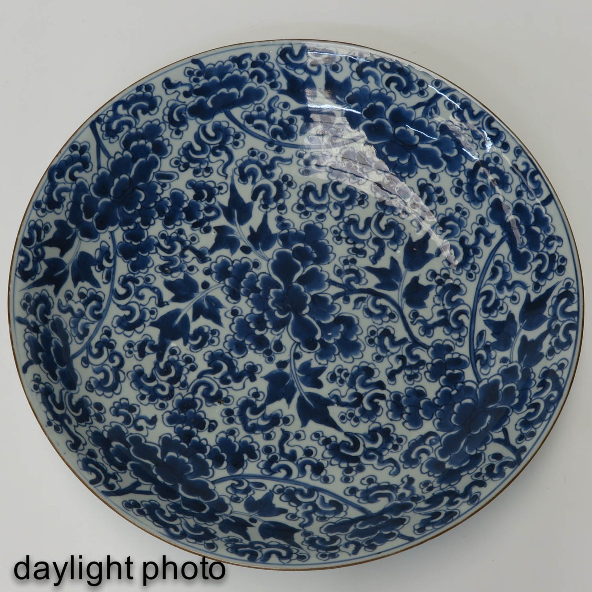 A Blue and White Charger - Image 5 of 7