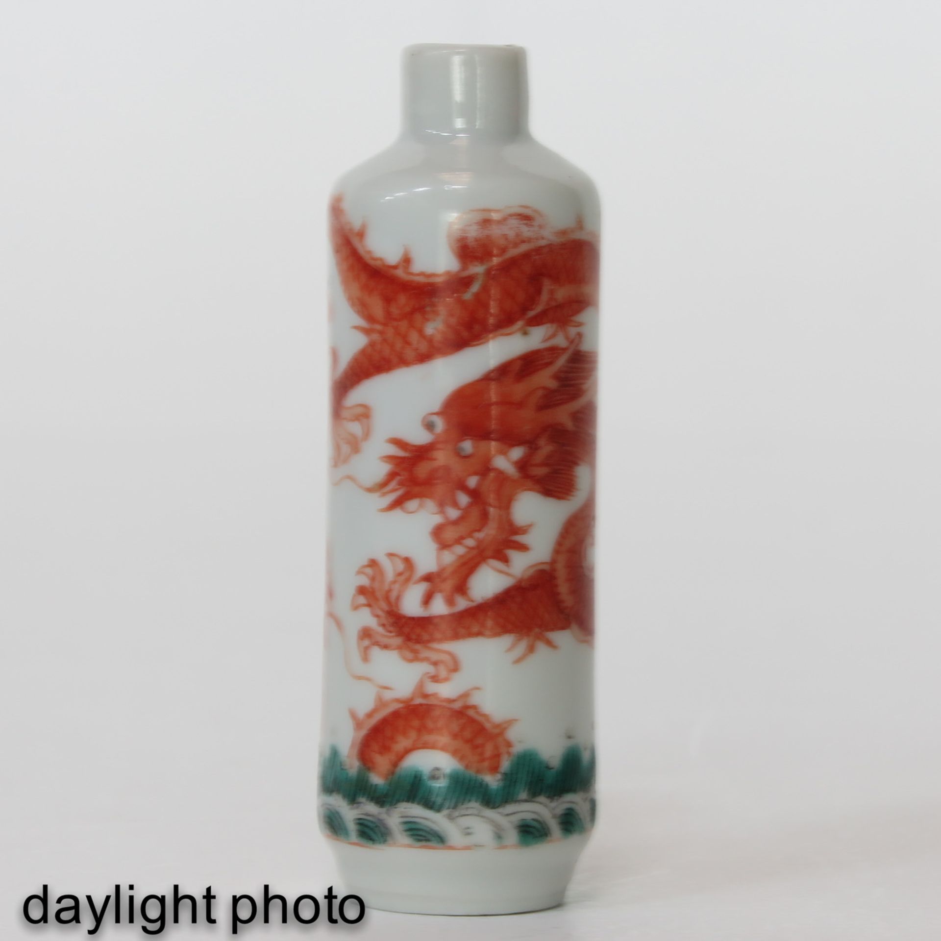A Dragon Decor Snuff Bottle - Image 7 of 9