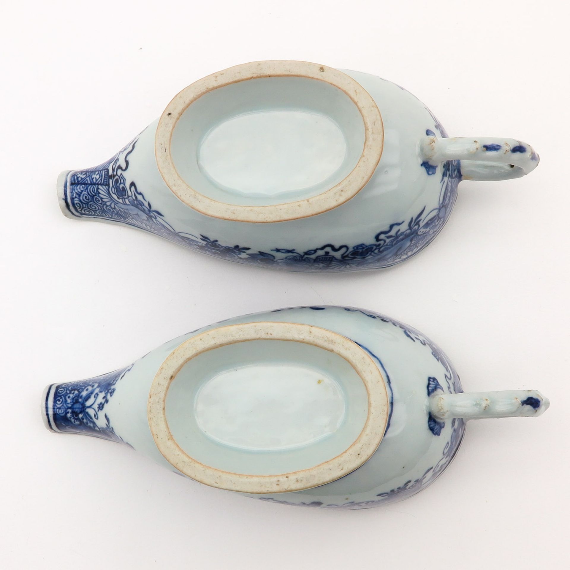 A Pair of Blue and White Gravy Boats - Image 6 of 9