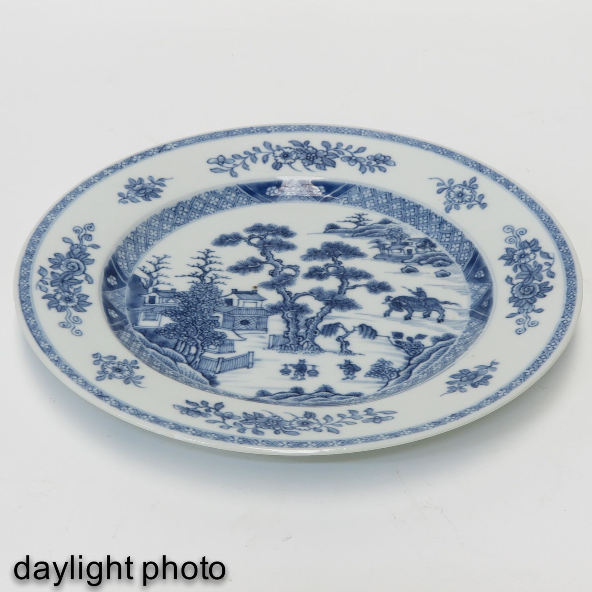 A Blue and White Plate - Image 3 of 8