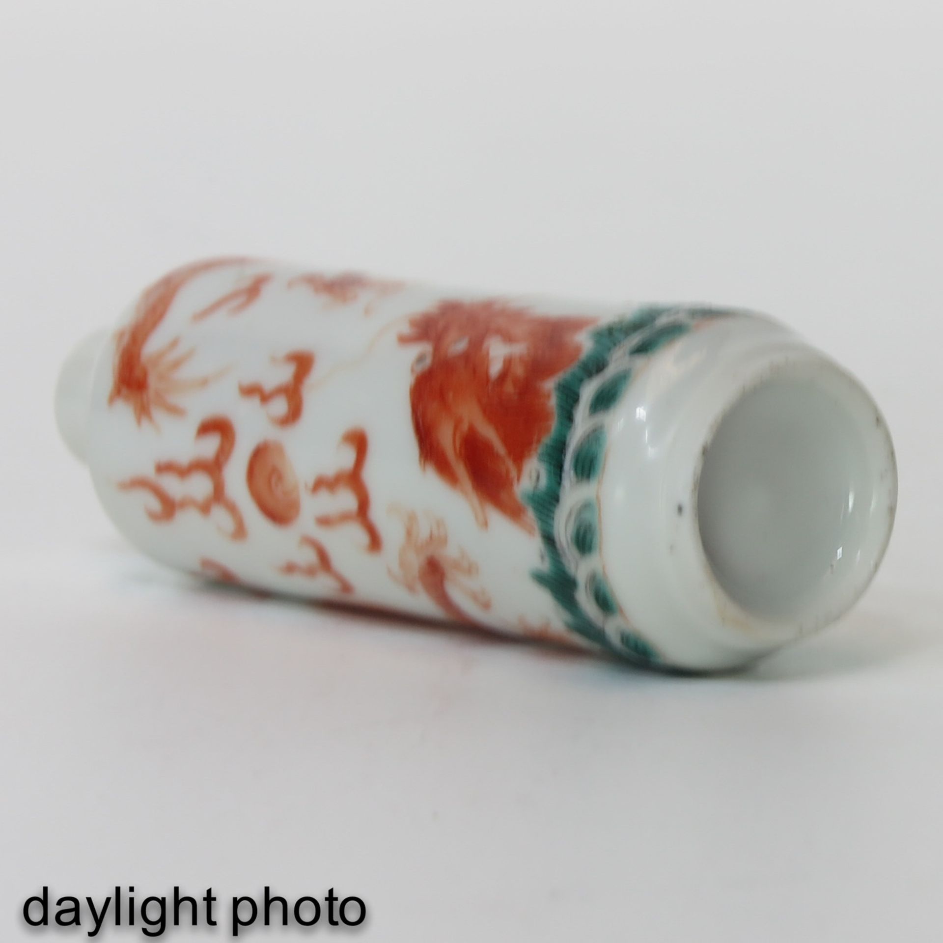 A Dragon Decor Snuff Bottle - Image 8 of 9