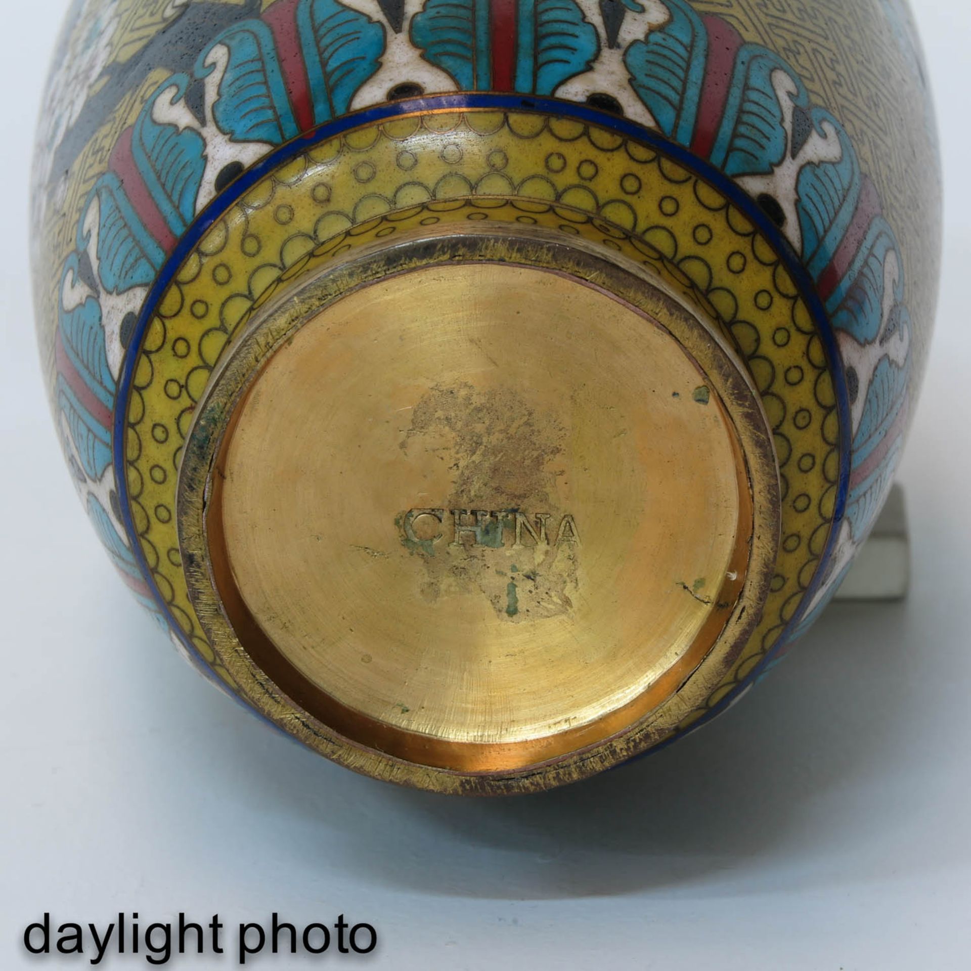 A Lot of 2 Cloisonne Vases - Image 9 of 9