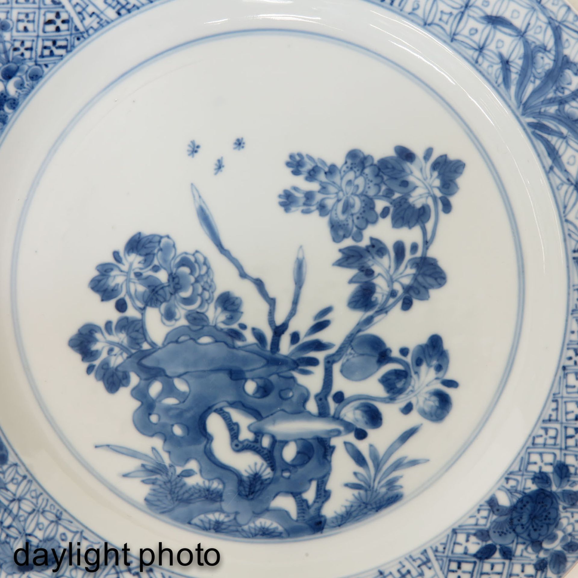 A Blue and White Plate - Bild 7 aus 7