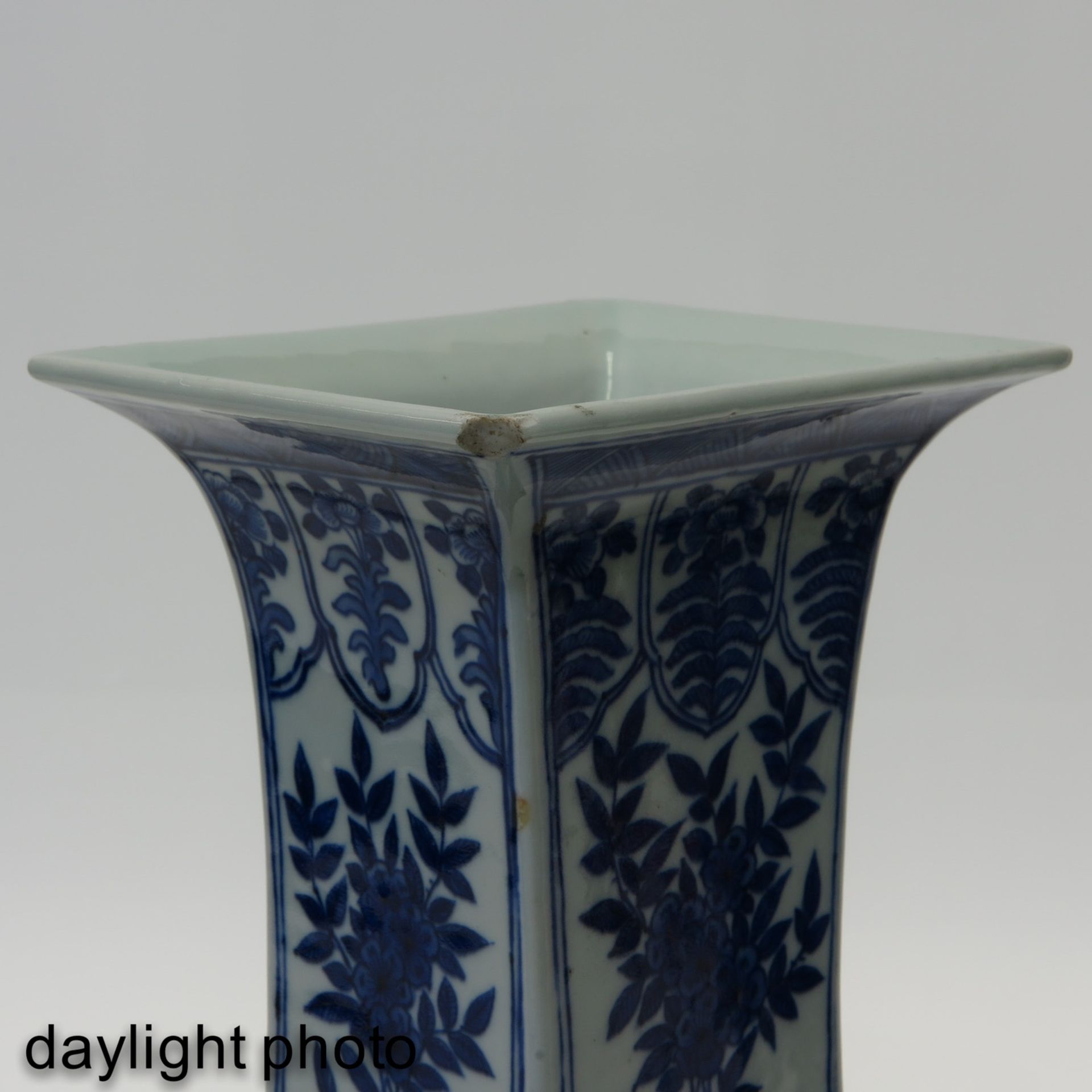 A Pair of Blue and White Vases - Image 9 of 10