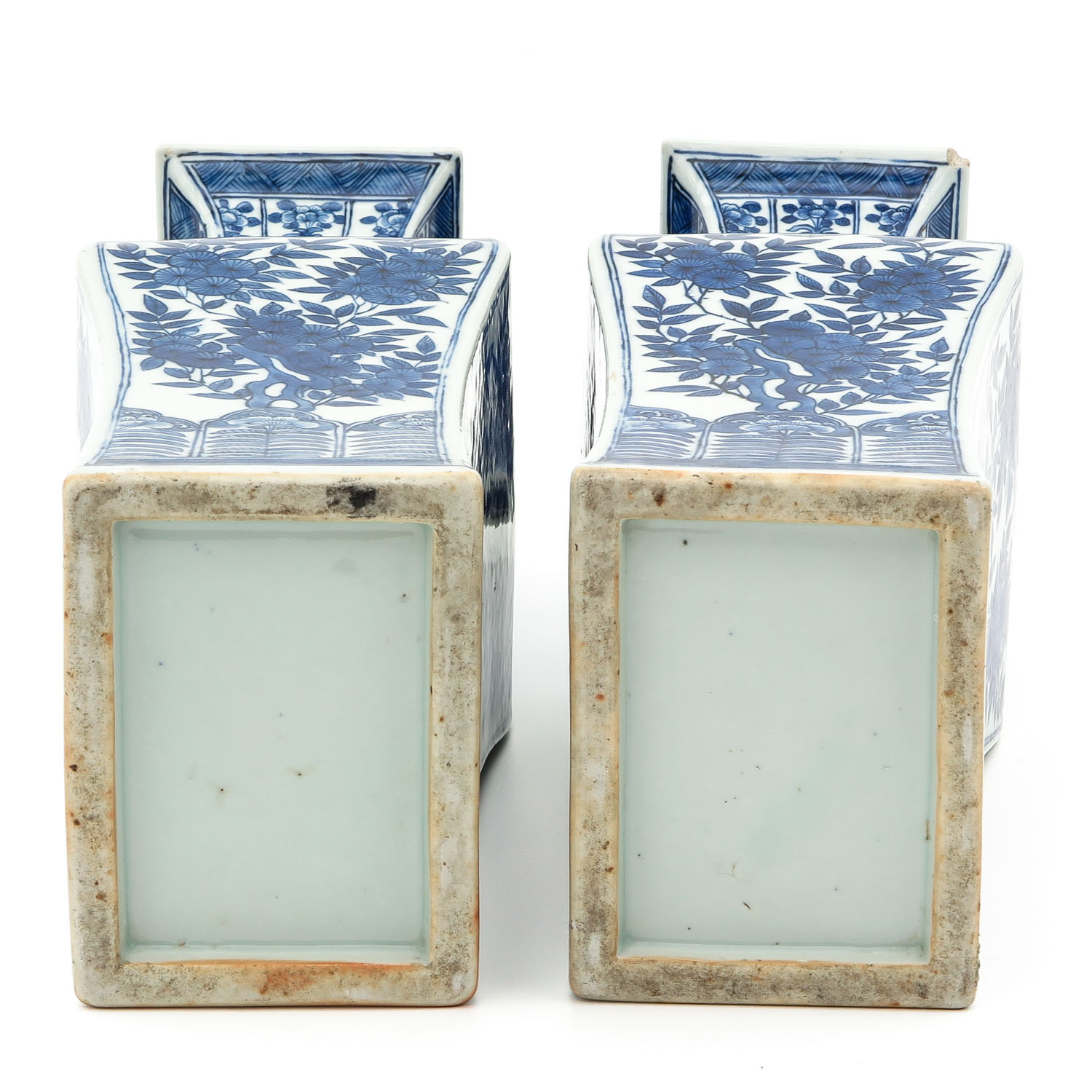 A Pair of Blue and White Vases - Image 6 of 10