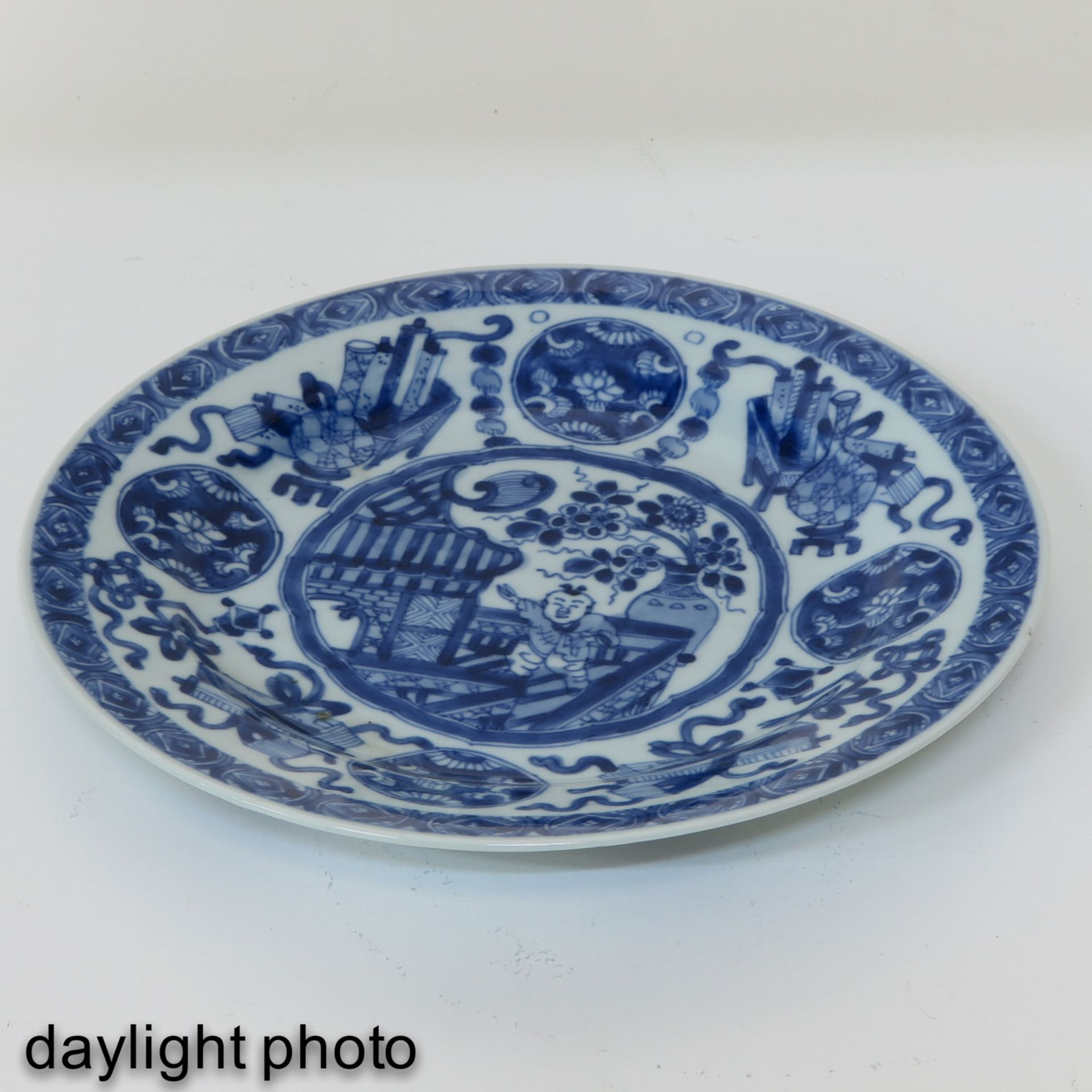 A Pair of Blue and White Plates - Image 7 of 10