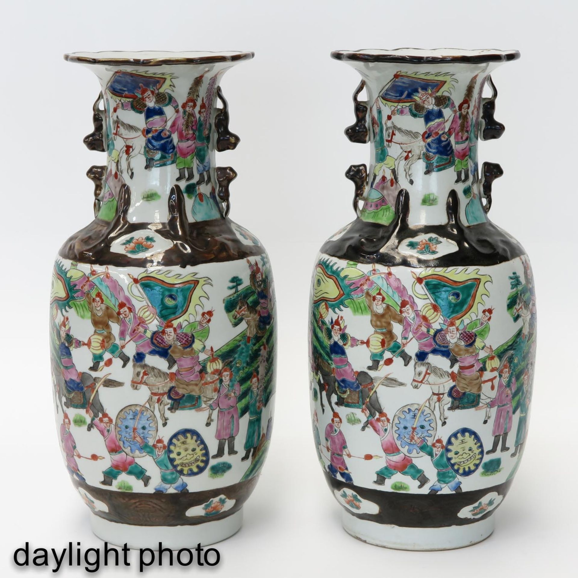 A Pair of Nanking Vases - Image 7 of 10